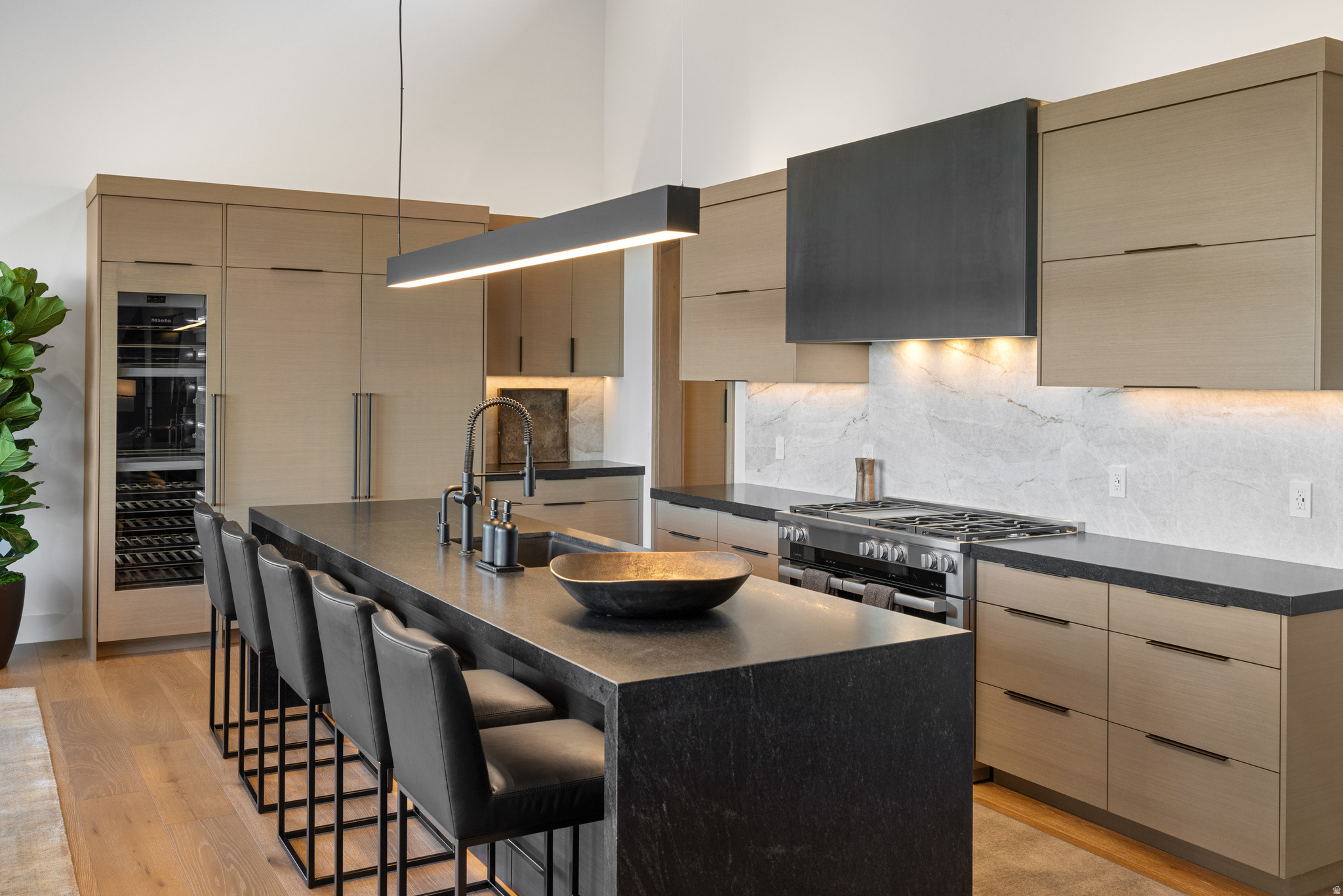 8939 MOONSHADOW CT