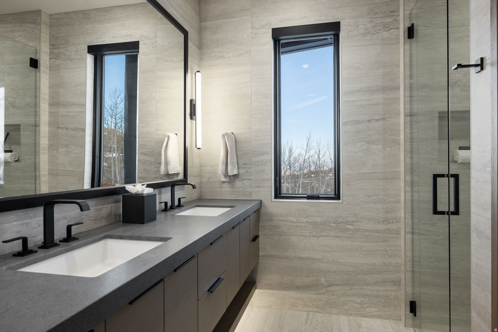 8939 MOONSHADOW CT