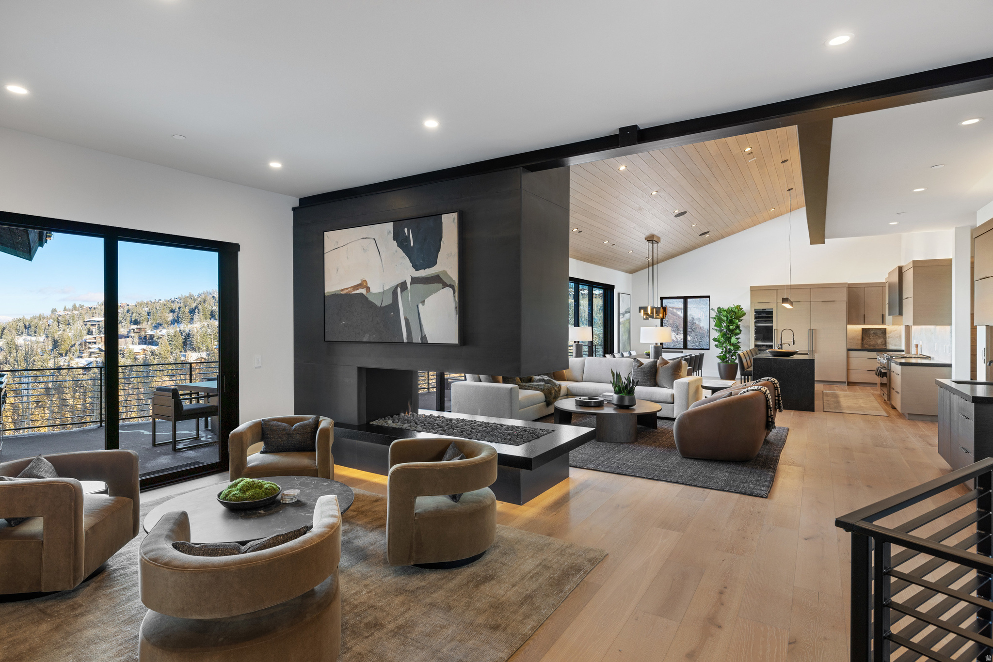 8939 MOONSHADOW CT