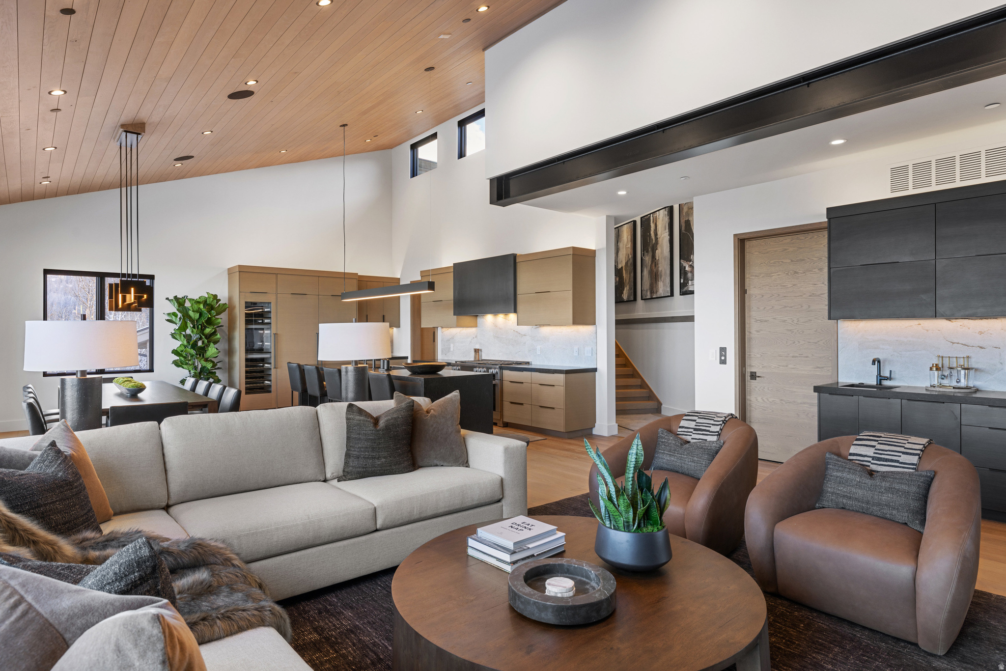 8939 MOONSHADOW CT