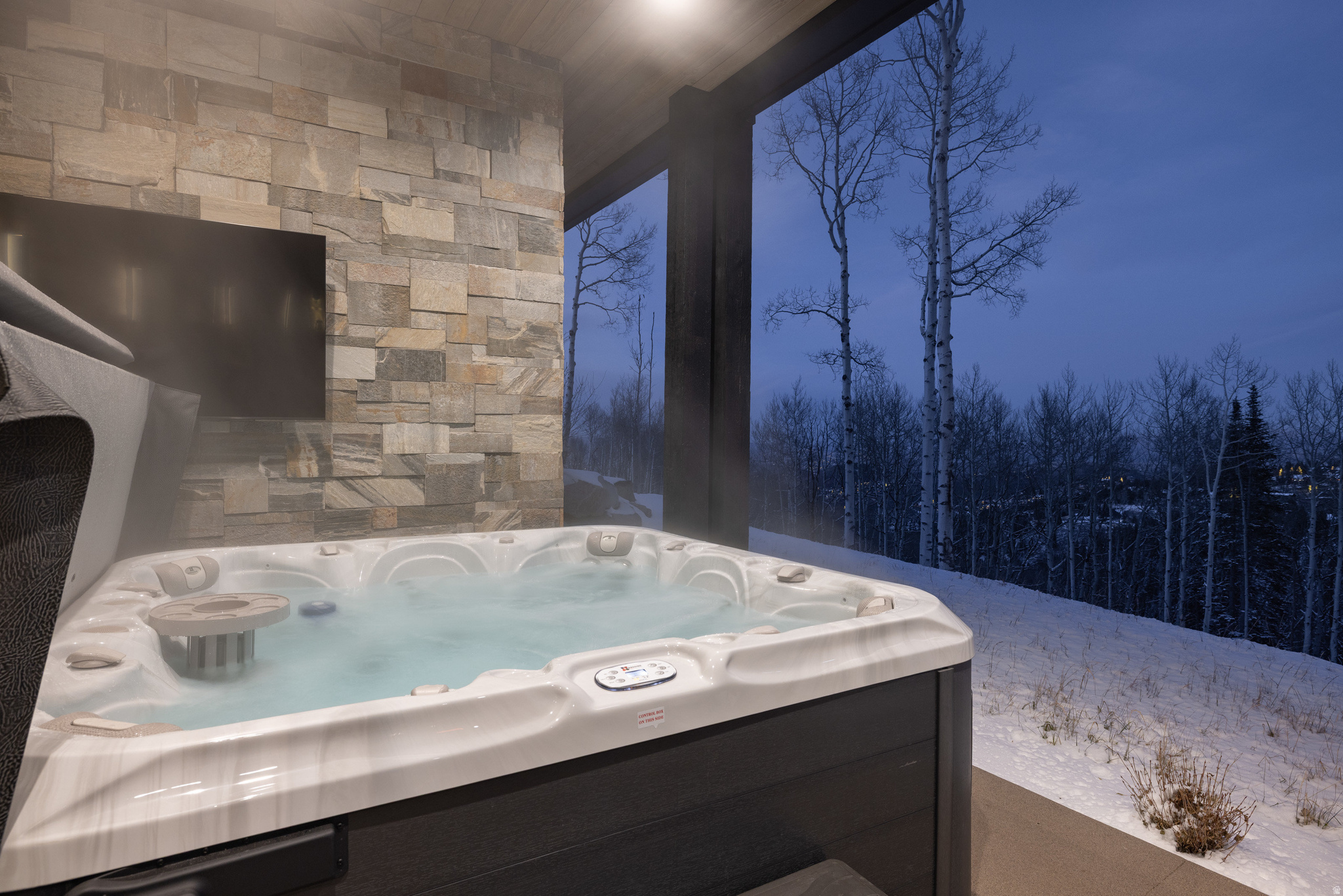 8939 MOONSHADOW CT