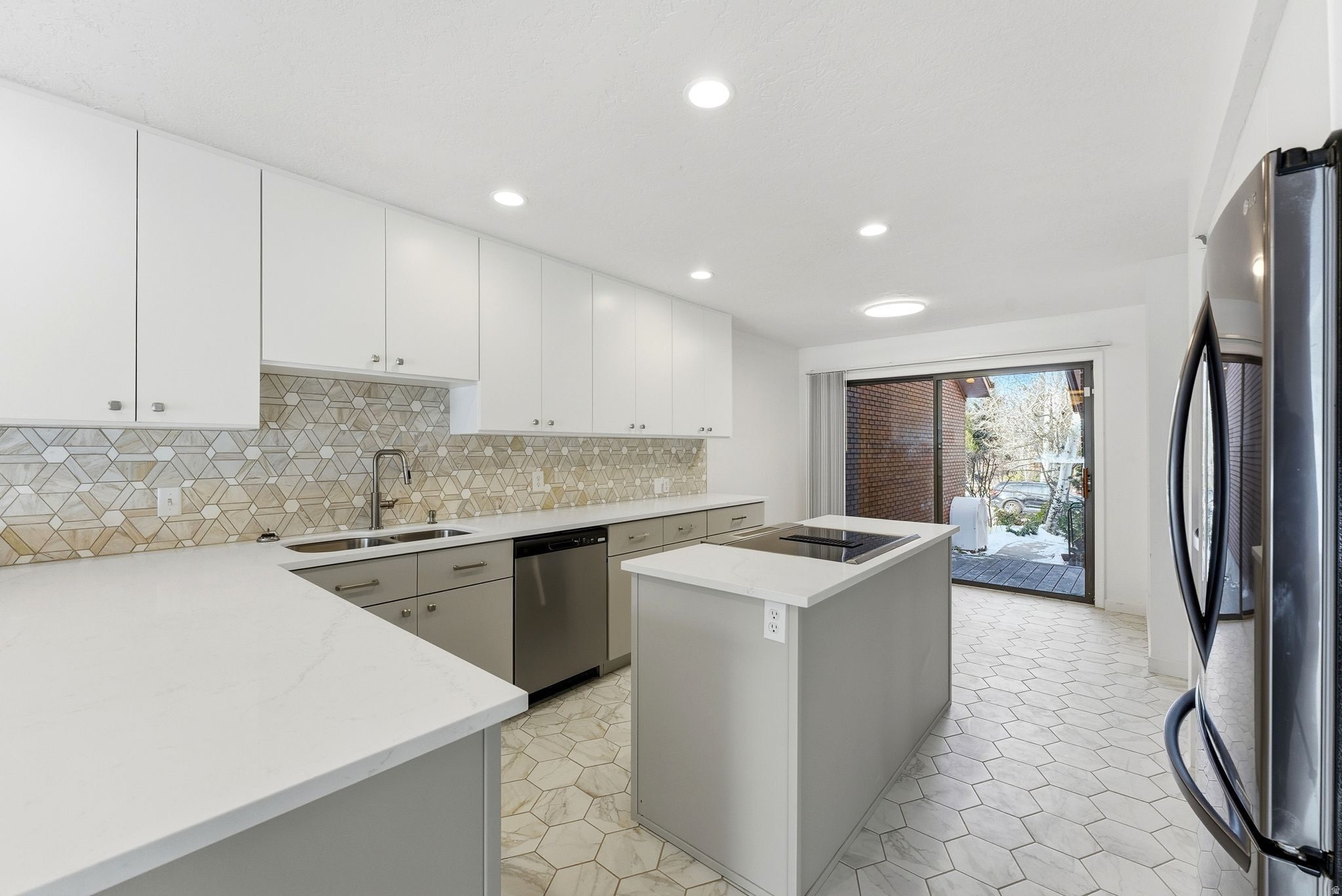 1679 VILLAGE ROUND DR