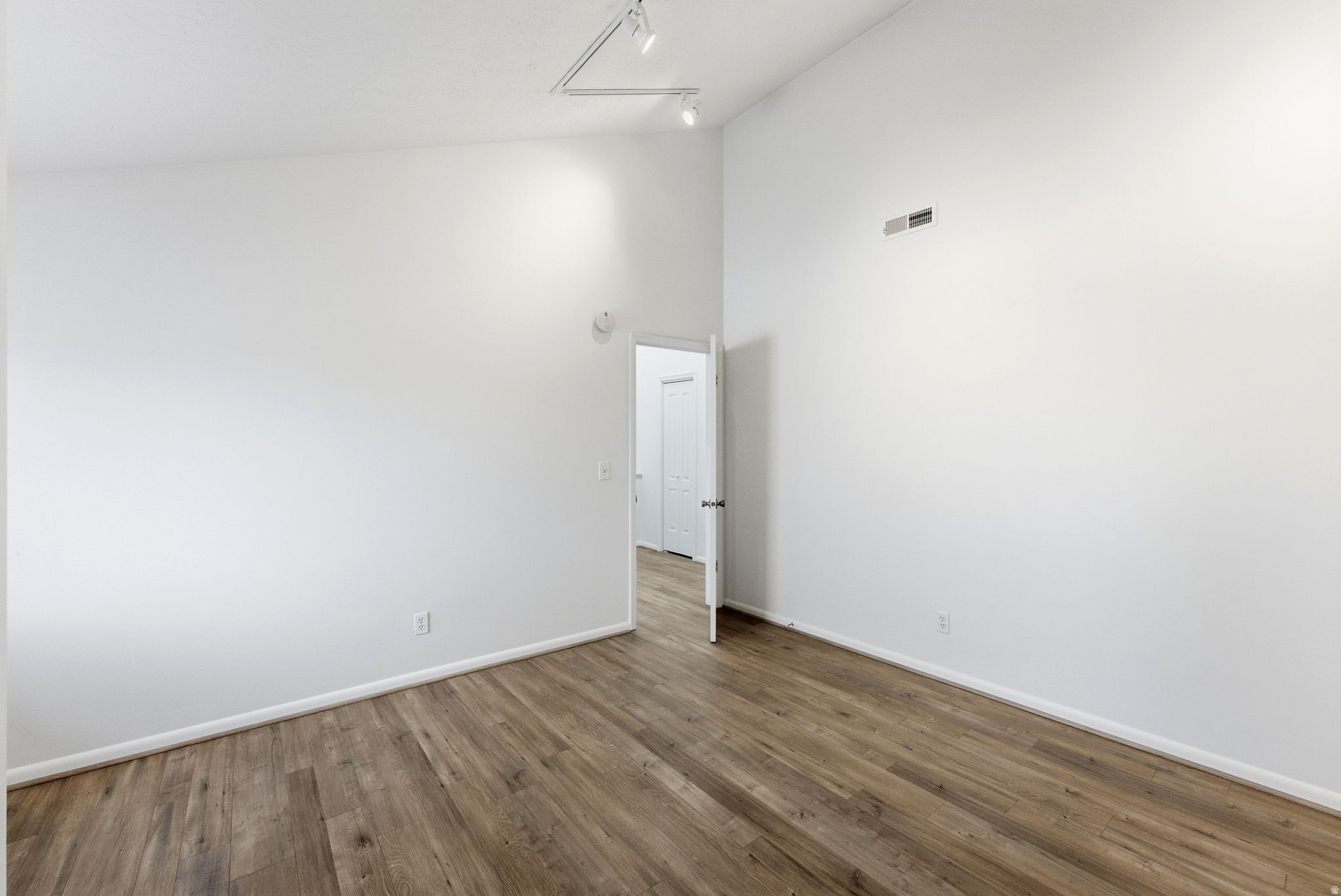 1679 VILLAGE ROUND DR