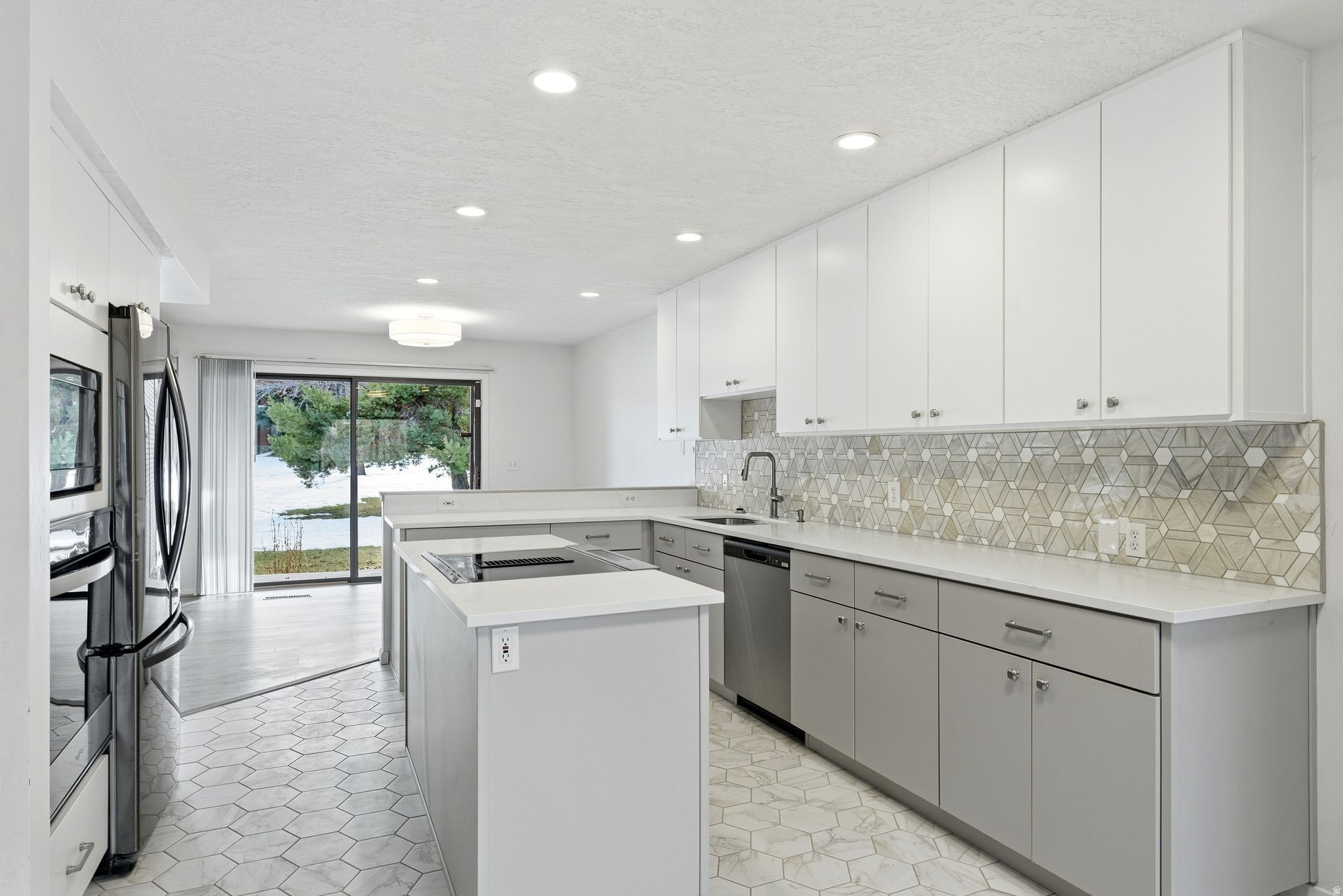 1679 VILLAGE ROUND DR