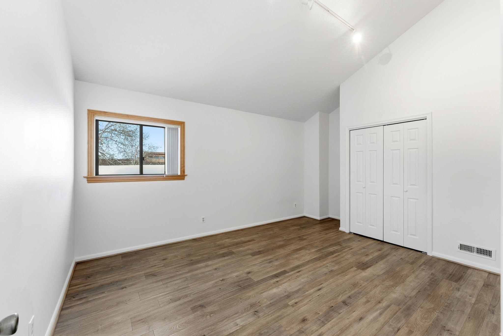 1679 VILLAGE ROUND DR