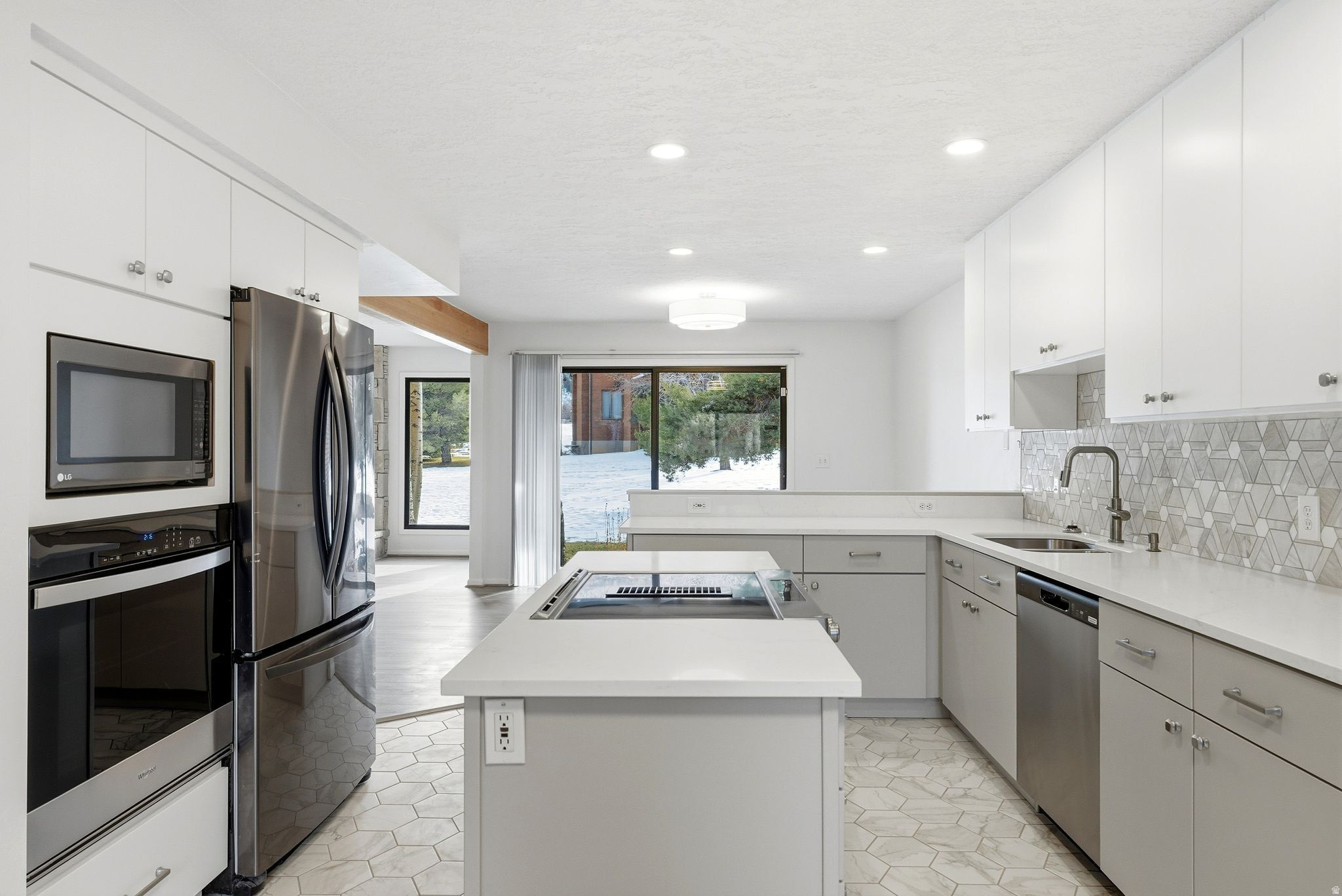 1679 VILLAGE ROUND DR