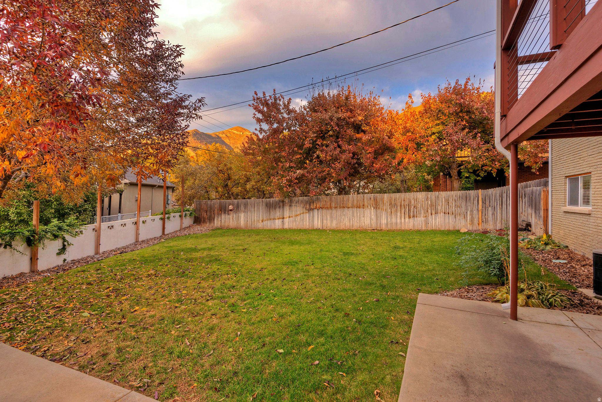 3651 E OAKVIEW DR
