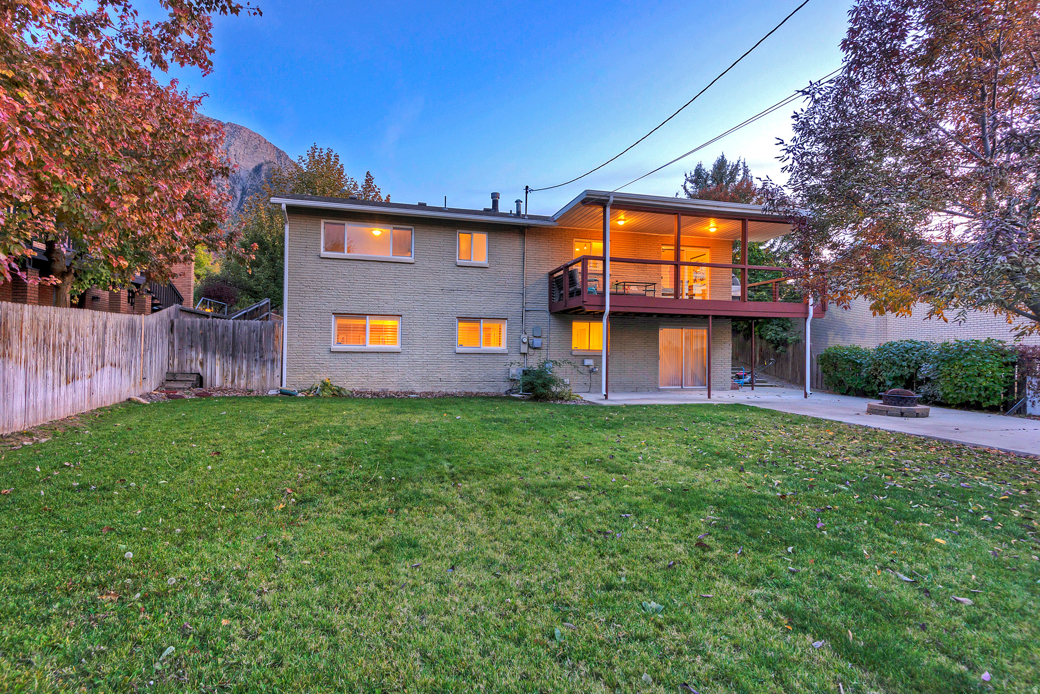 3651 E OAKVIEW DR