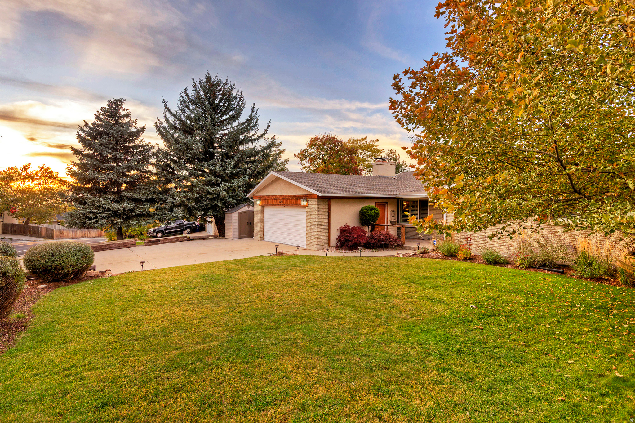 3651 E OAKVIEW DR