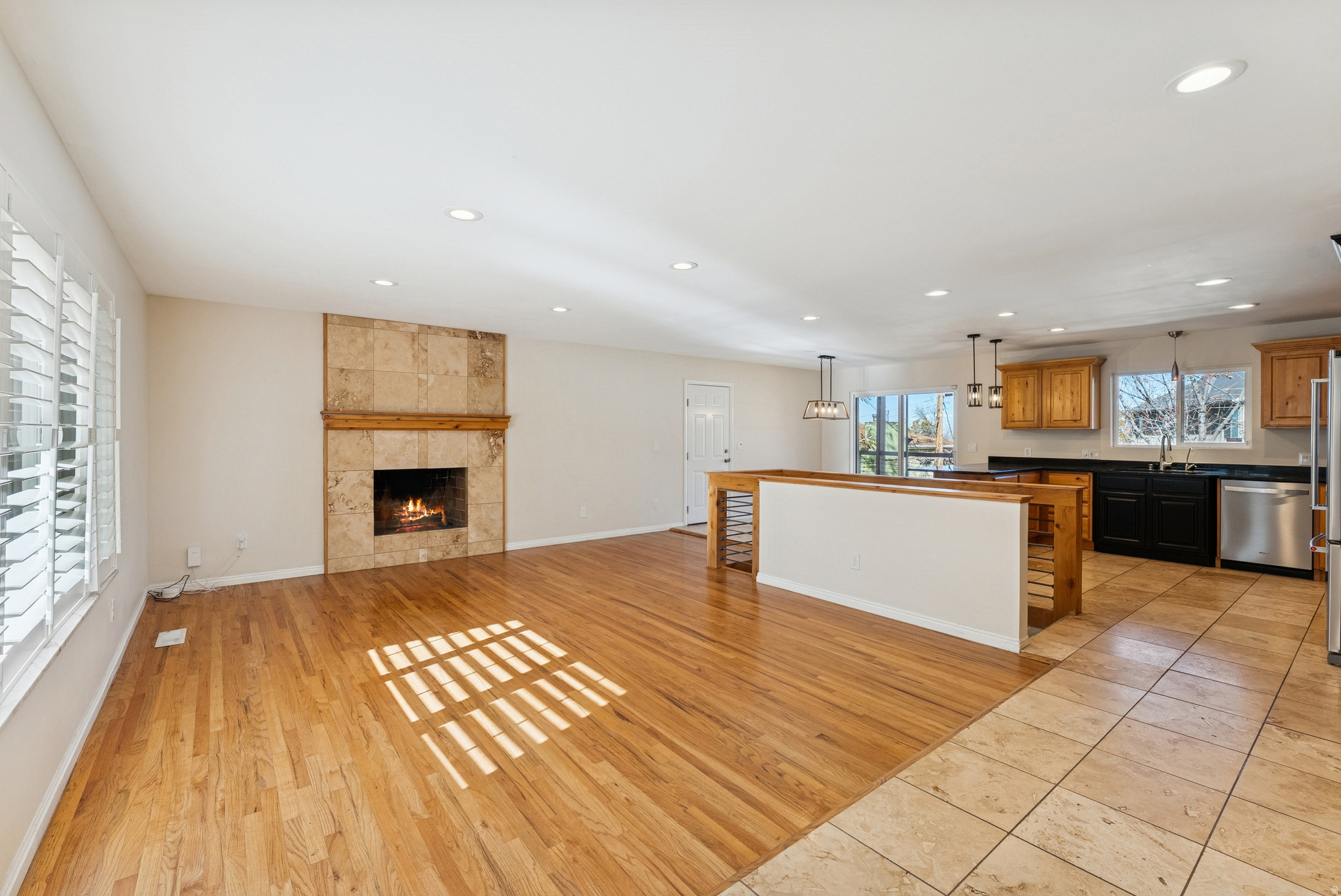 3651 E OAKVIEW DR