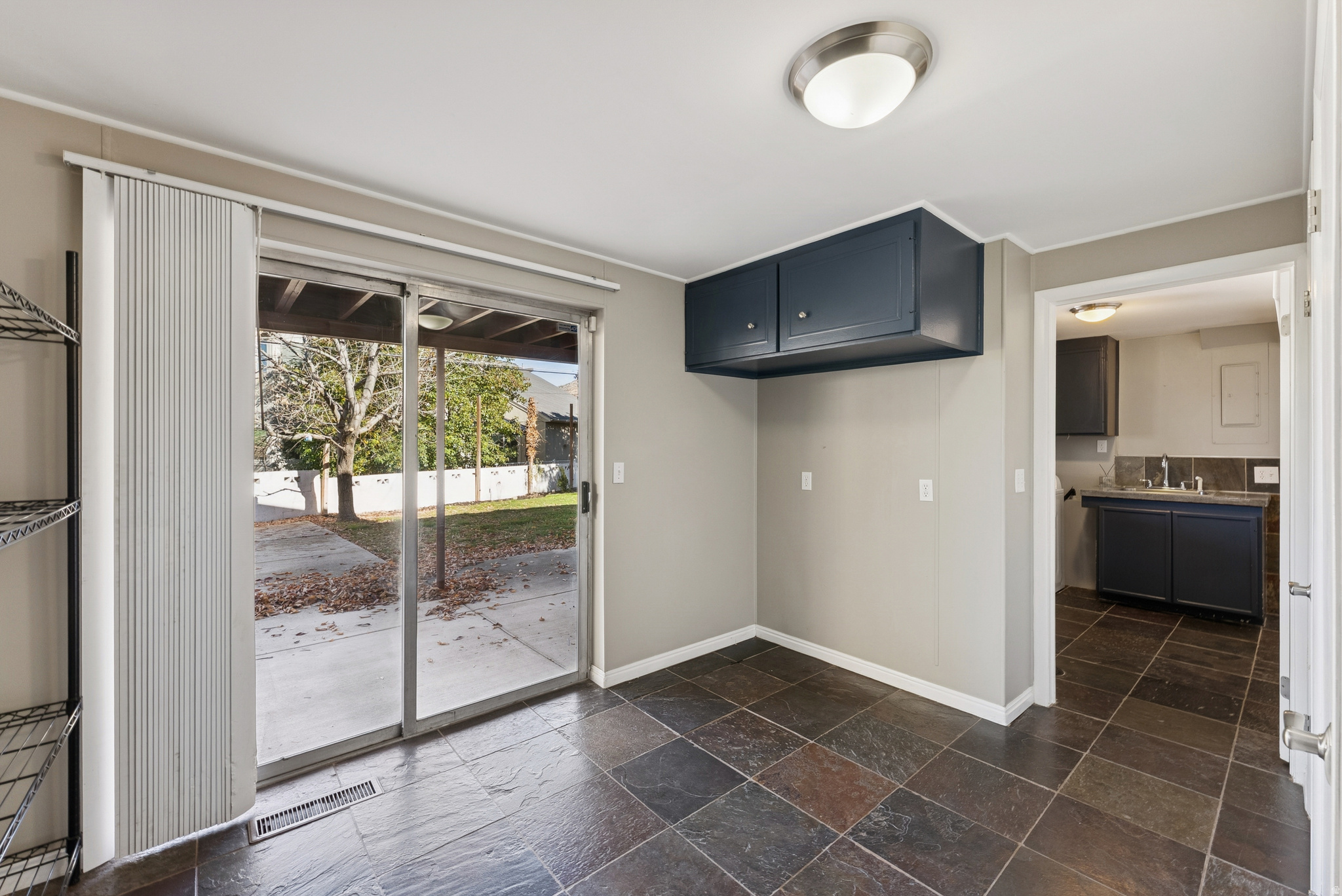 3651 E OAKVIEW DR
