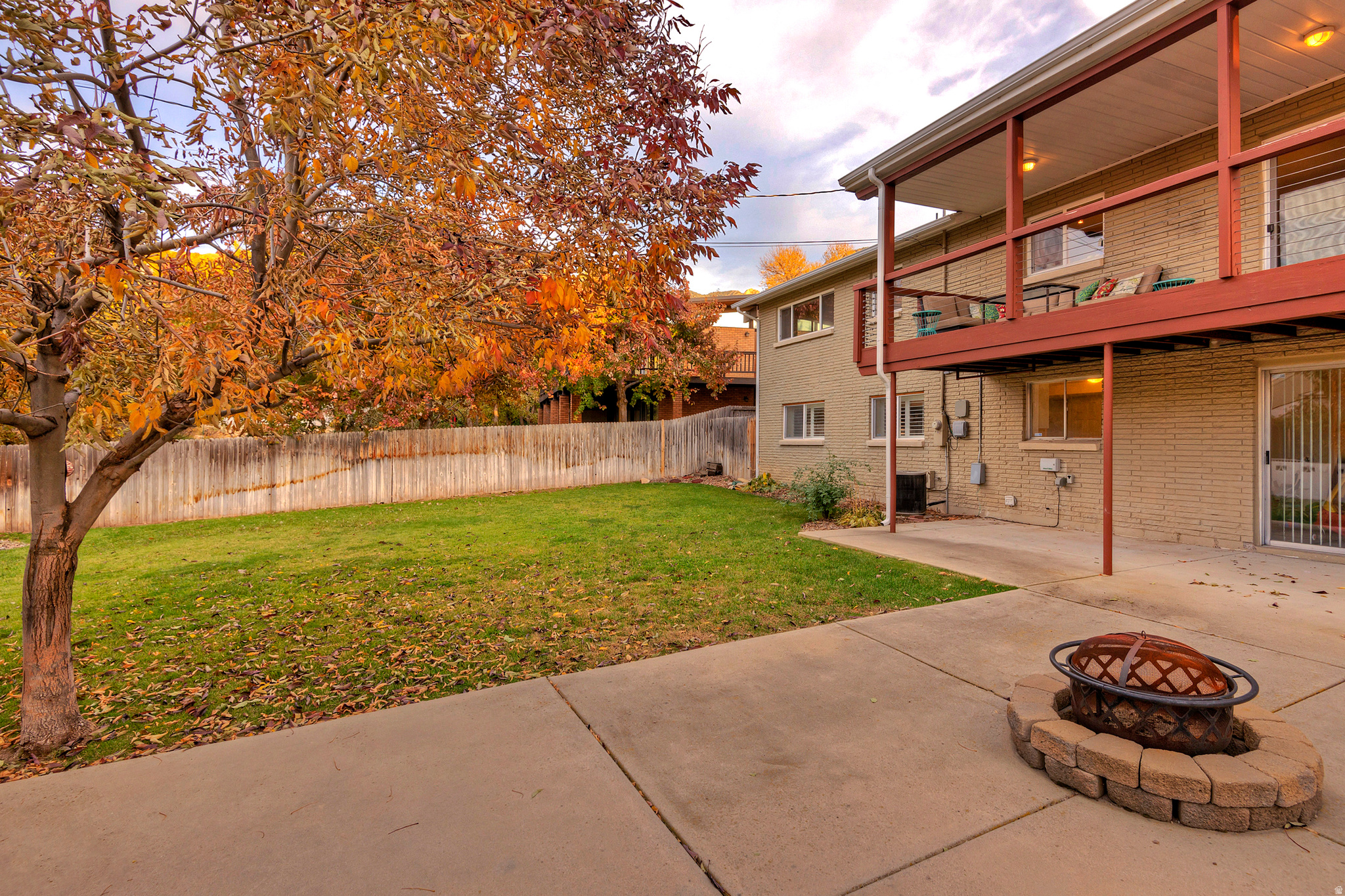 3651 E OAKVIEW DR