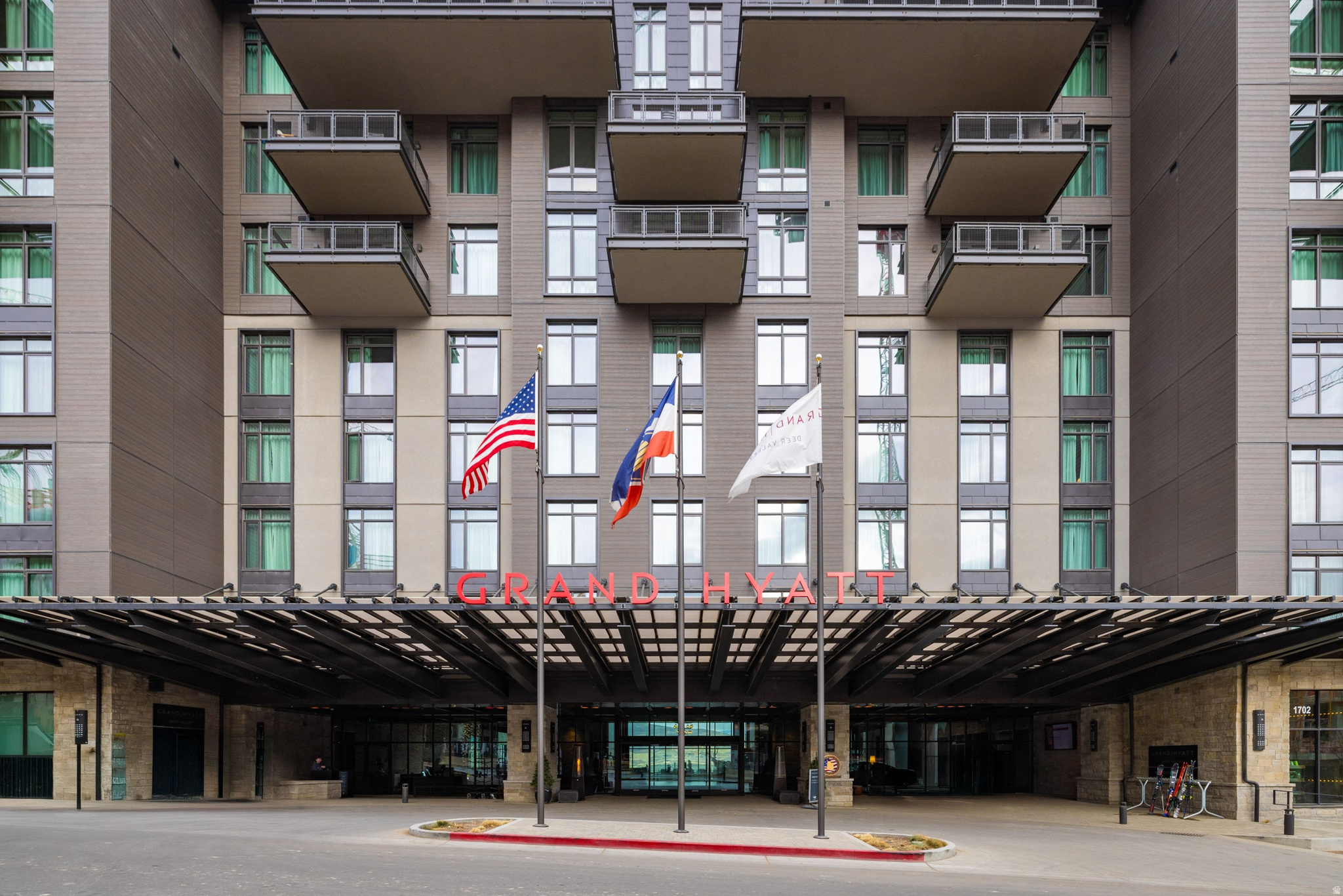 1702 W GLENCOE MOUNTAIN WAY