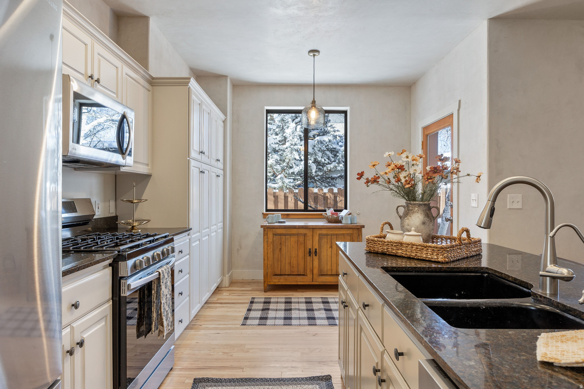 1023 STATION LOOP RD