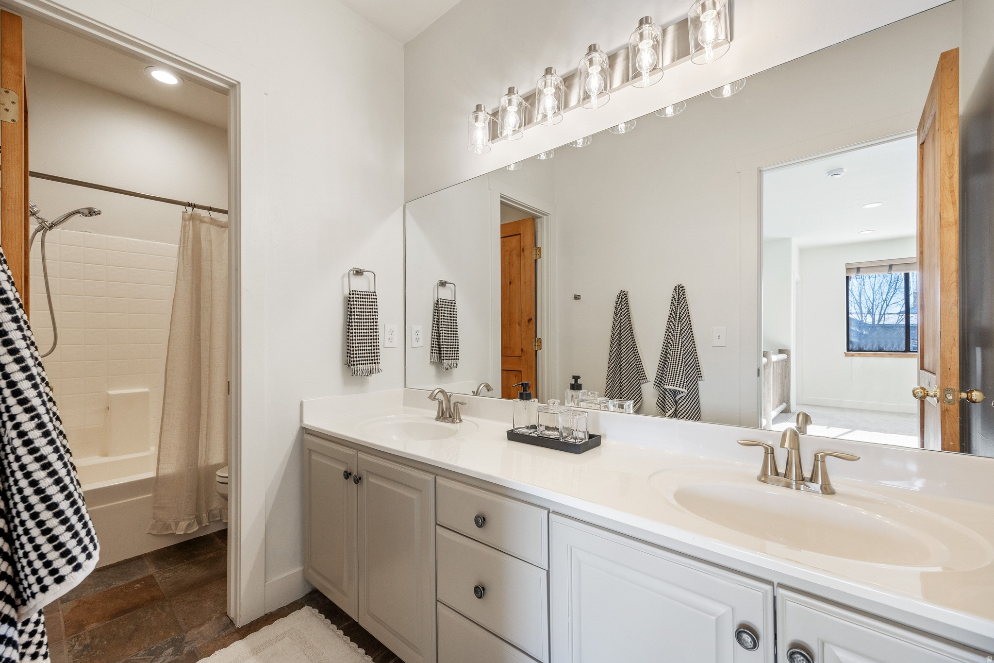 1023 STATION LOOP RD