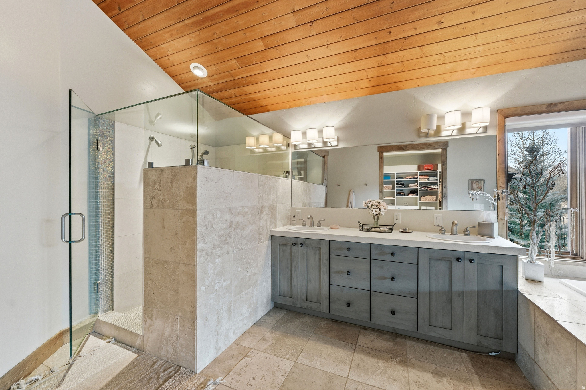 1213 ANGUS CT