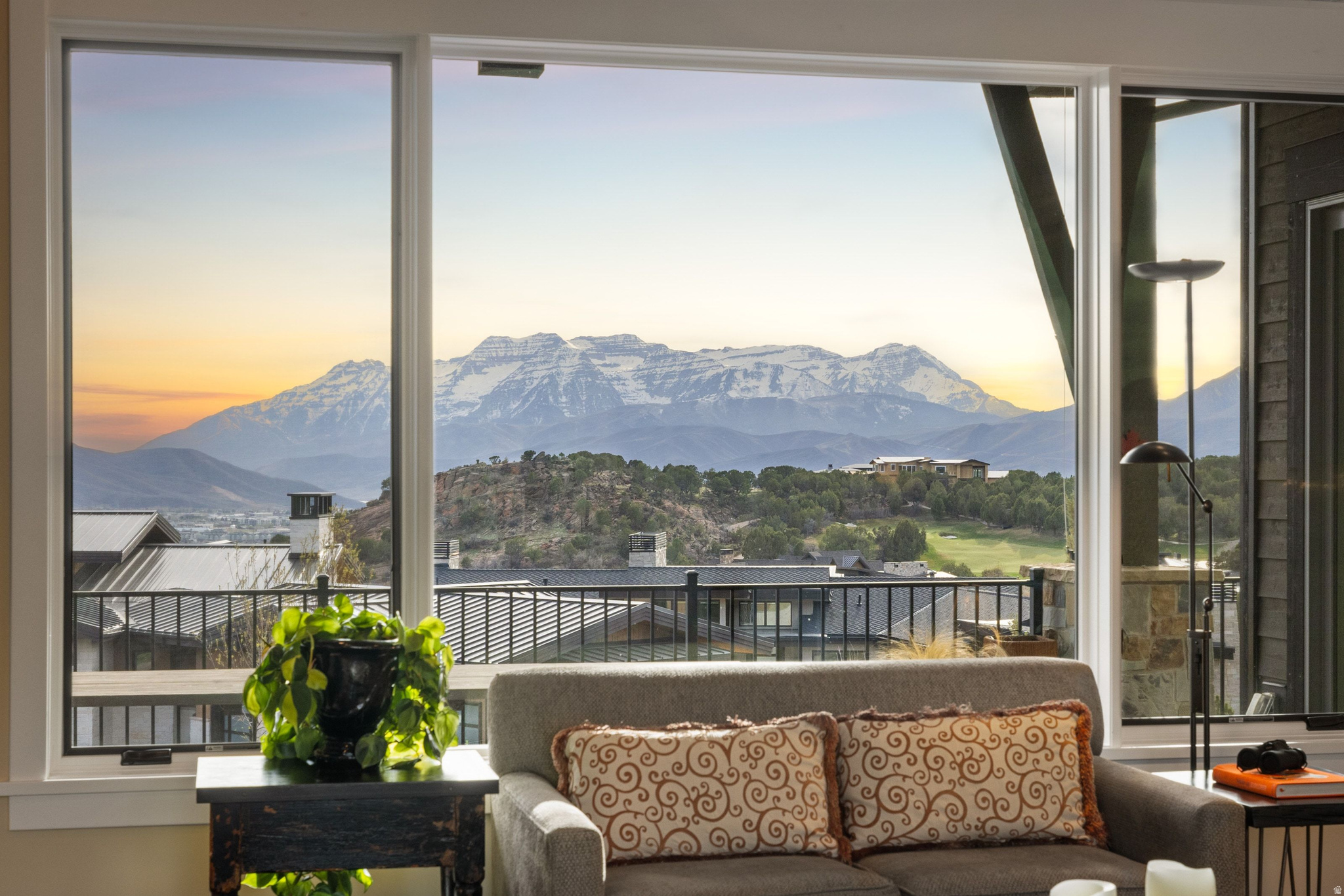 711 N RED LEDGES BLVD