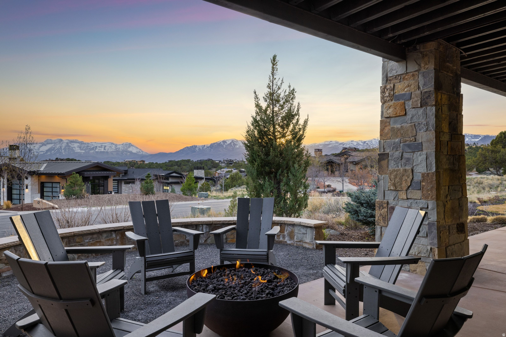 711 N RED LEDGES BLVD