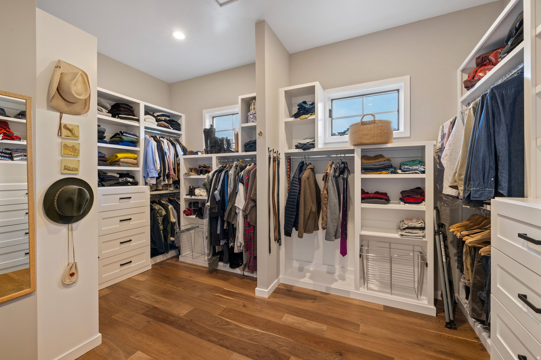 711 N RED LEDGES BLVD