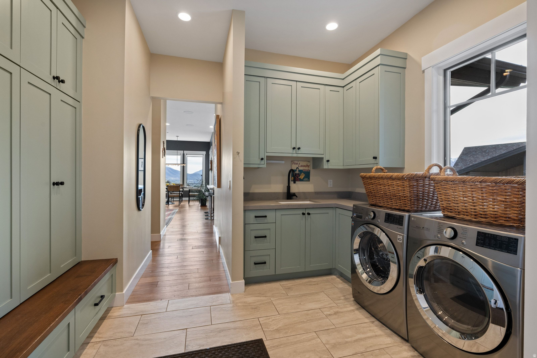 711 N RED LEDGES BLVD