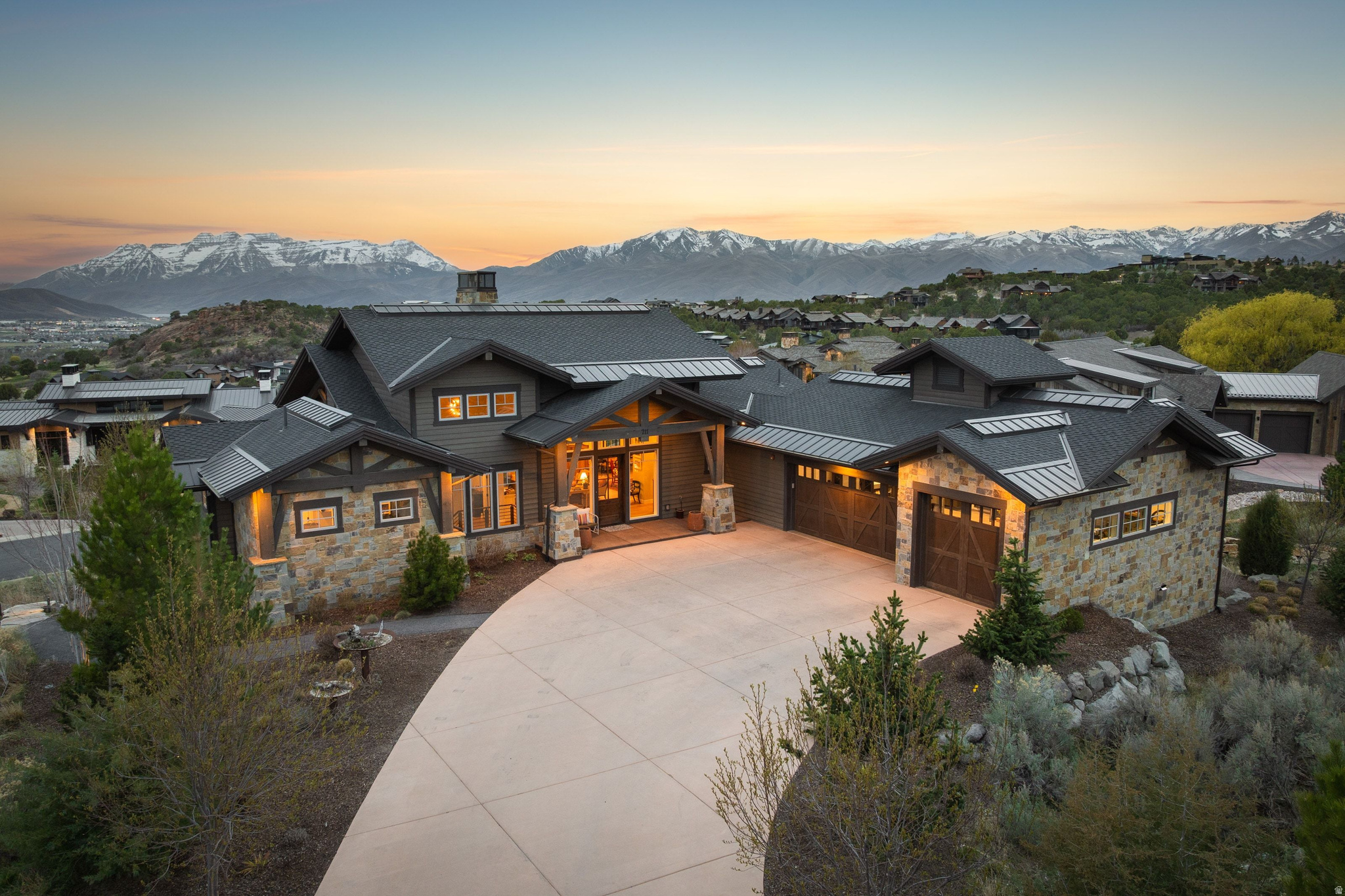 711 N RED LEDGES BLVD