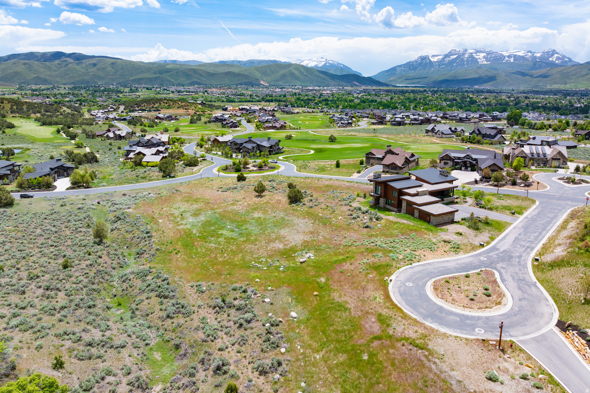 2034 E CHIMNEY ROCK WAY