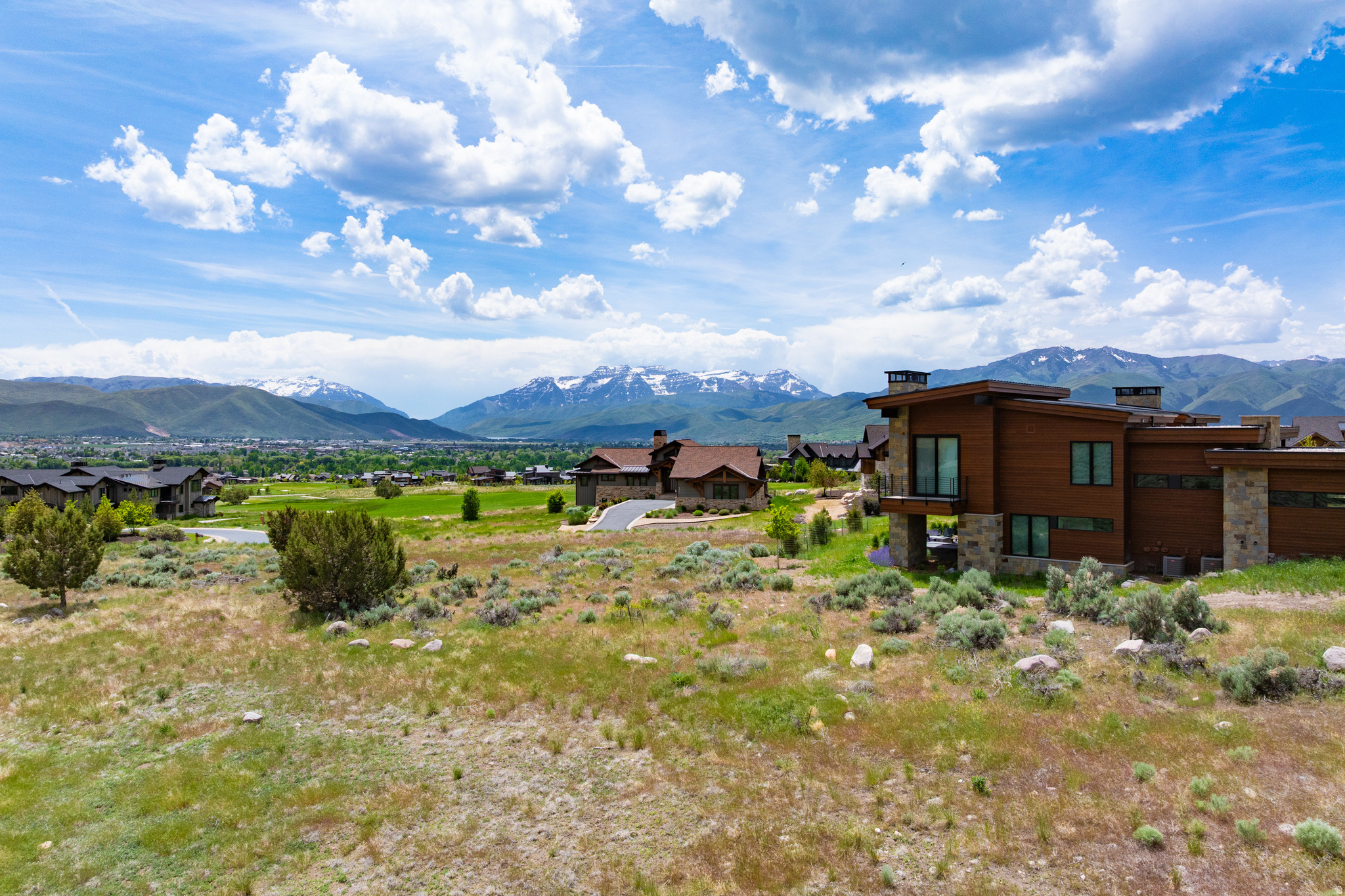 2034 E CHIMNEY ROCK WAY