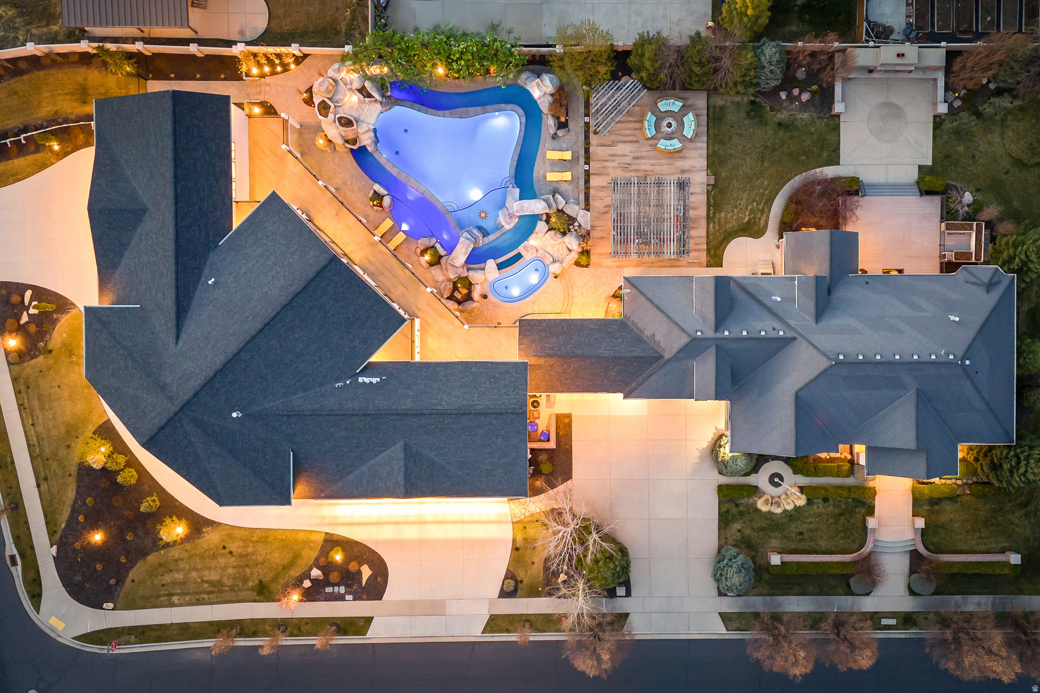 1263 E CHAPMAN CT