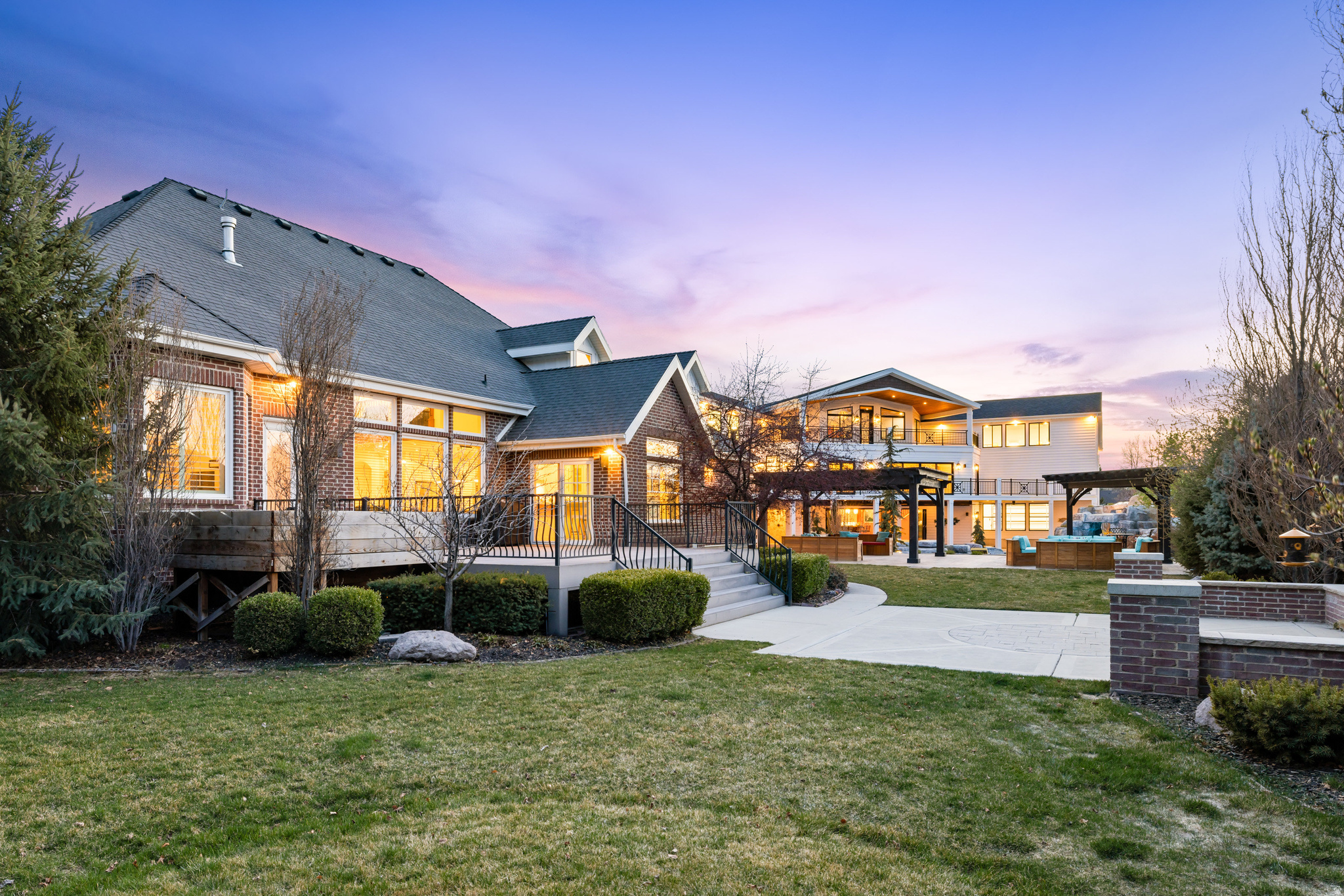 1263 E CHAPMAN CT