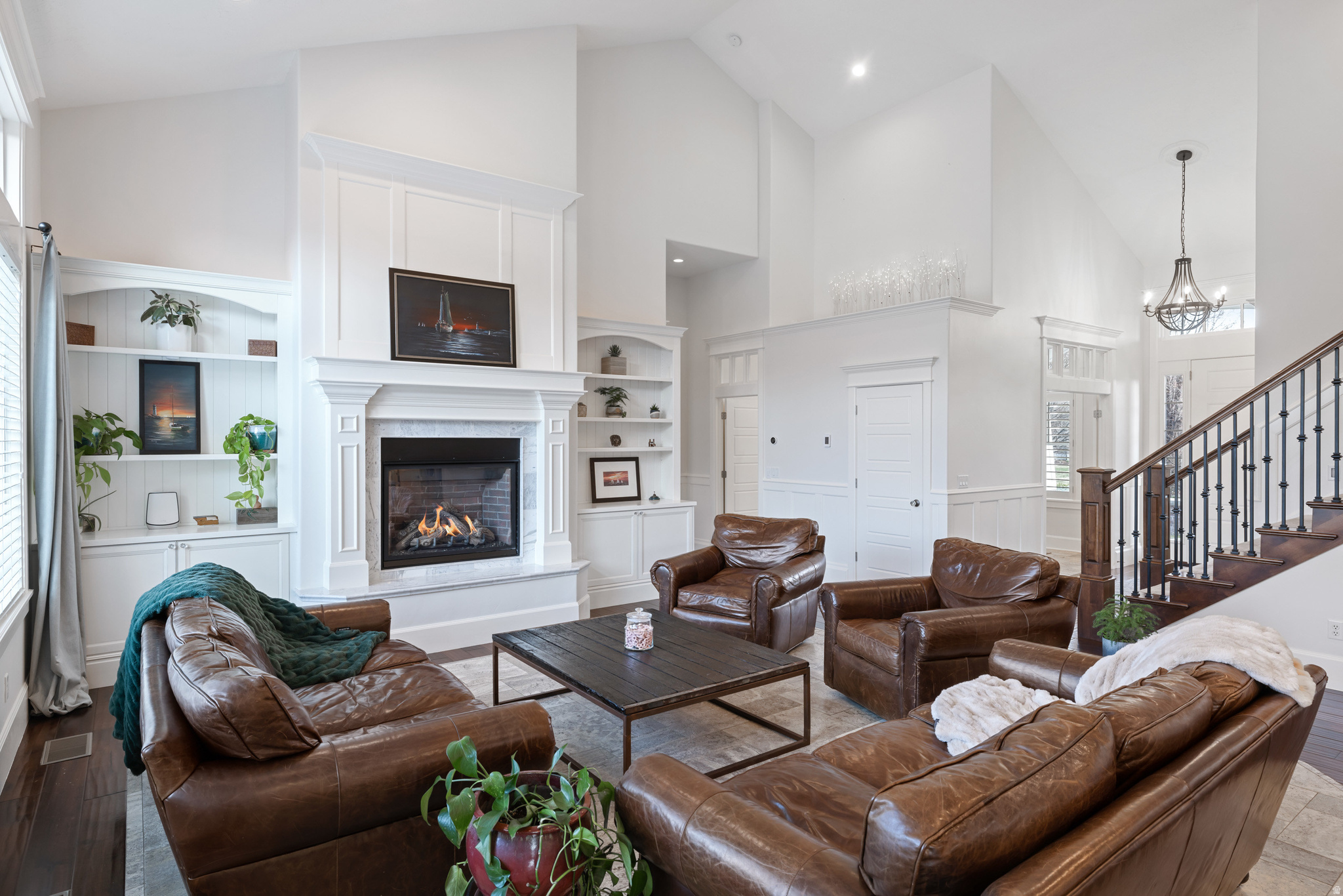1263 E CHAPMAN CT