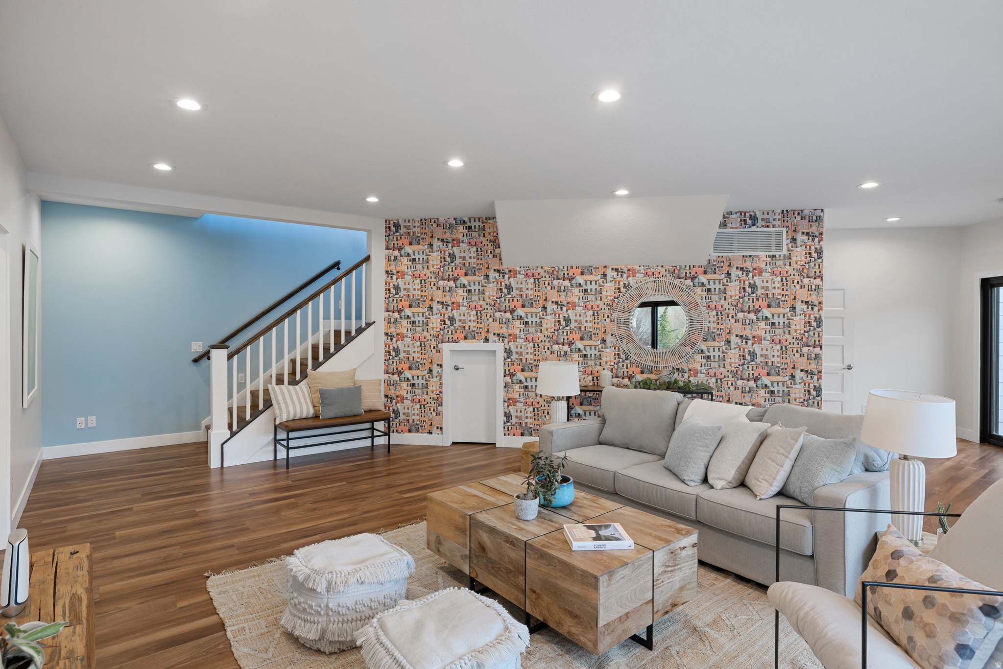 1263 E CHAPMAN CT