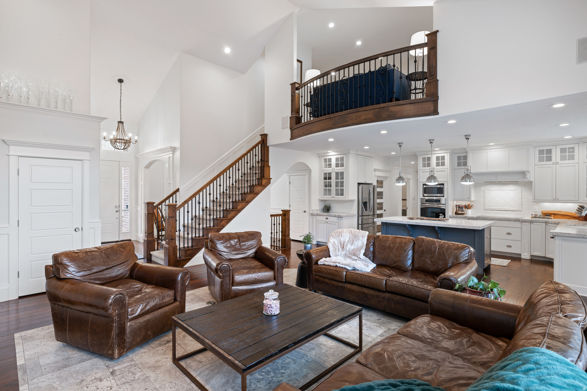 1263 E CHAPMAN CT