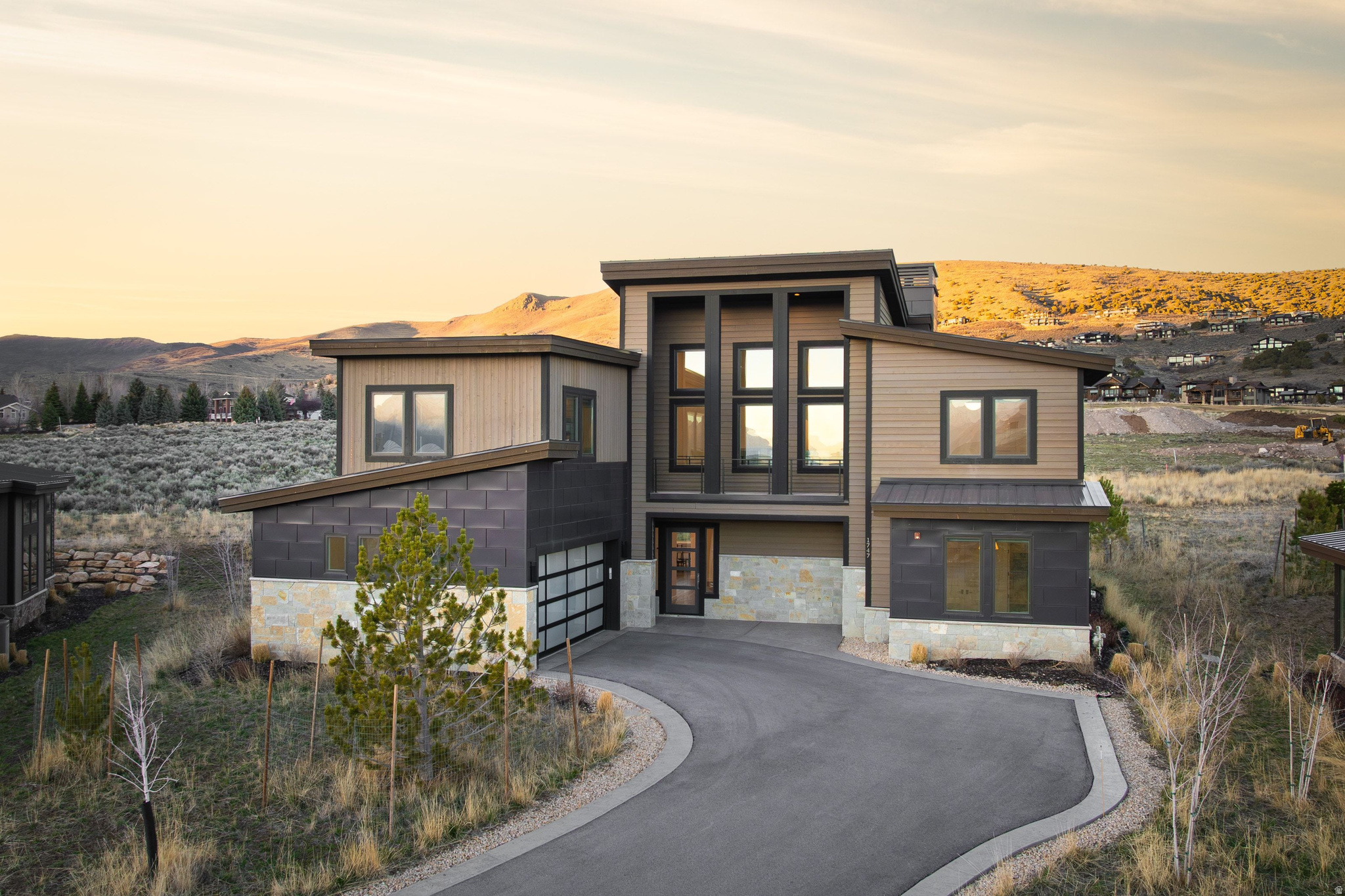 1747 E THOMPSON PEAK CIR #MVV-18