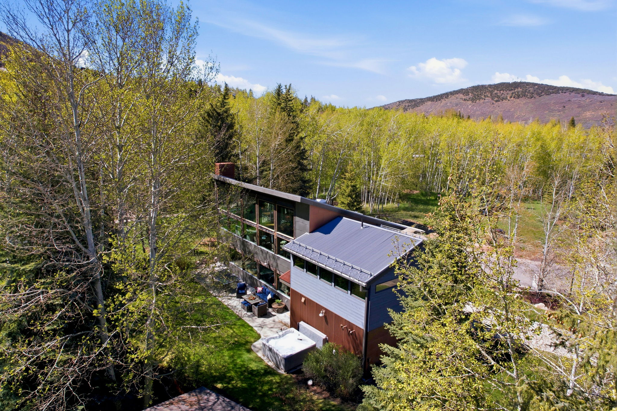 33 PAYDAY DR