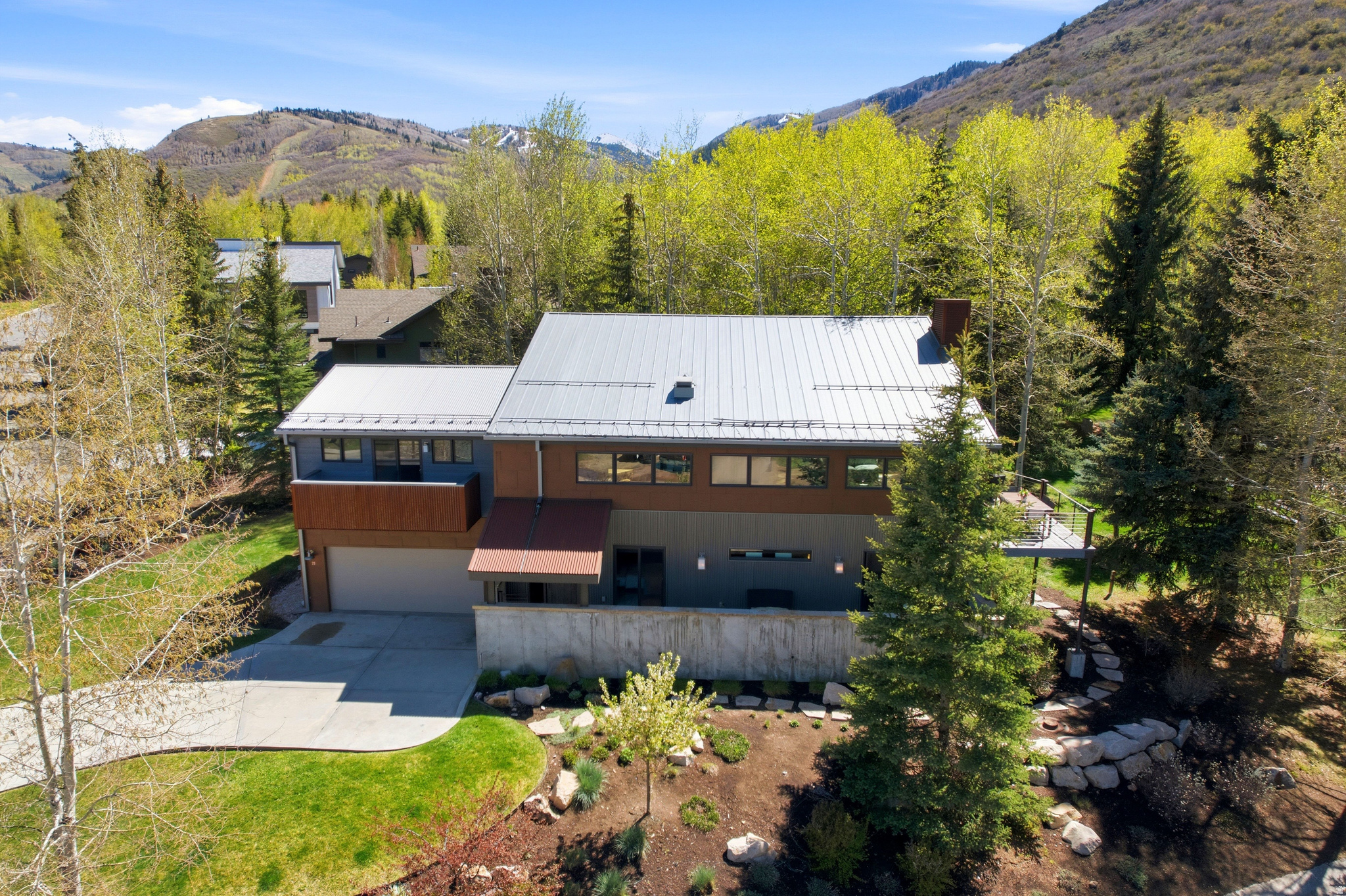 33 PAYDAY DR