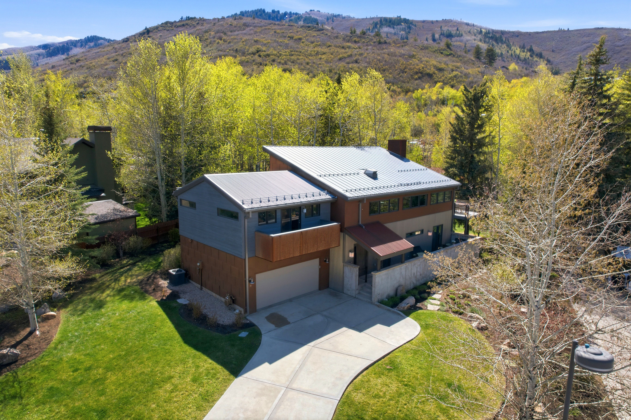 33 PAYDAY DR