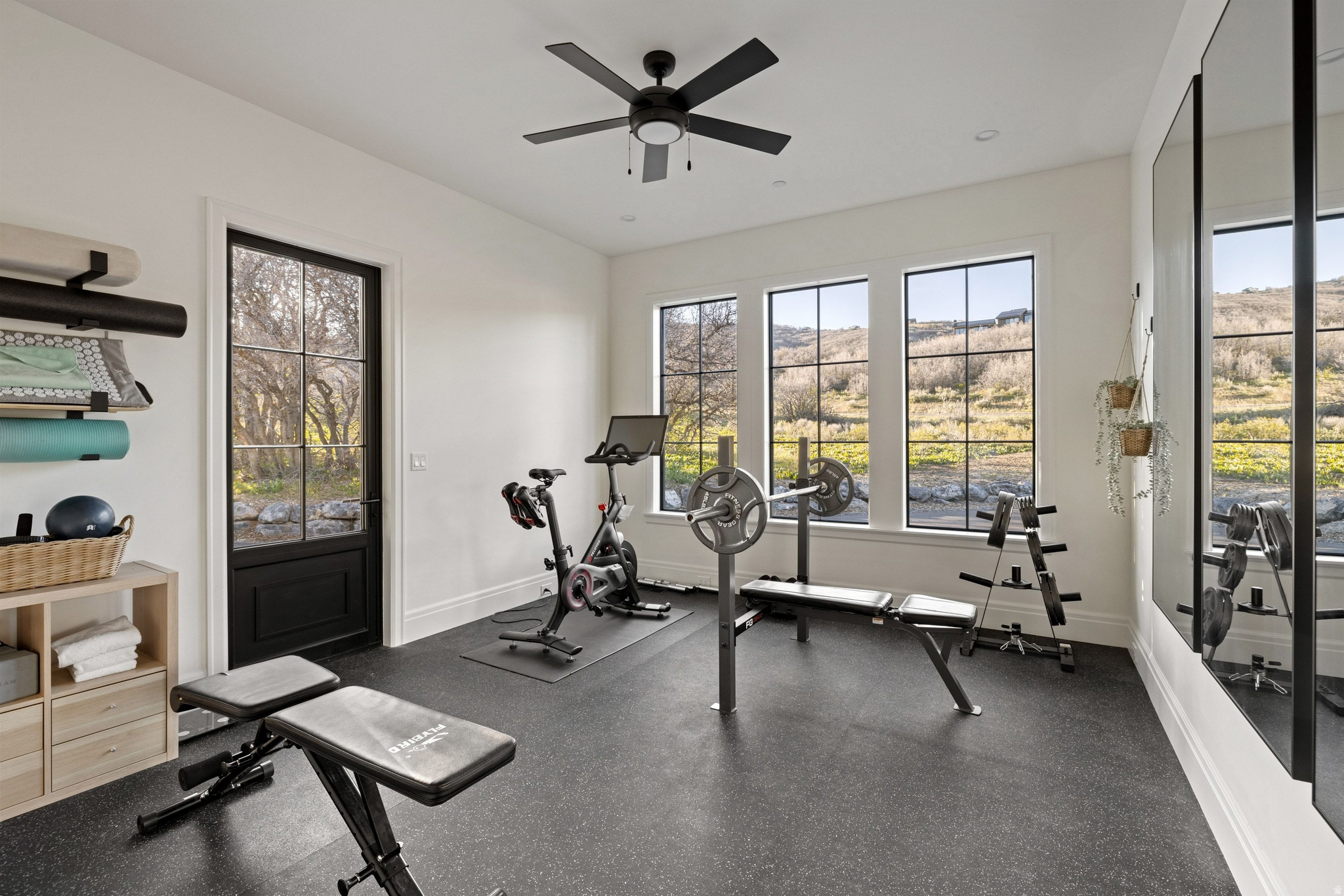 663 W DEER HILL RD