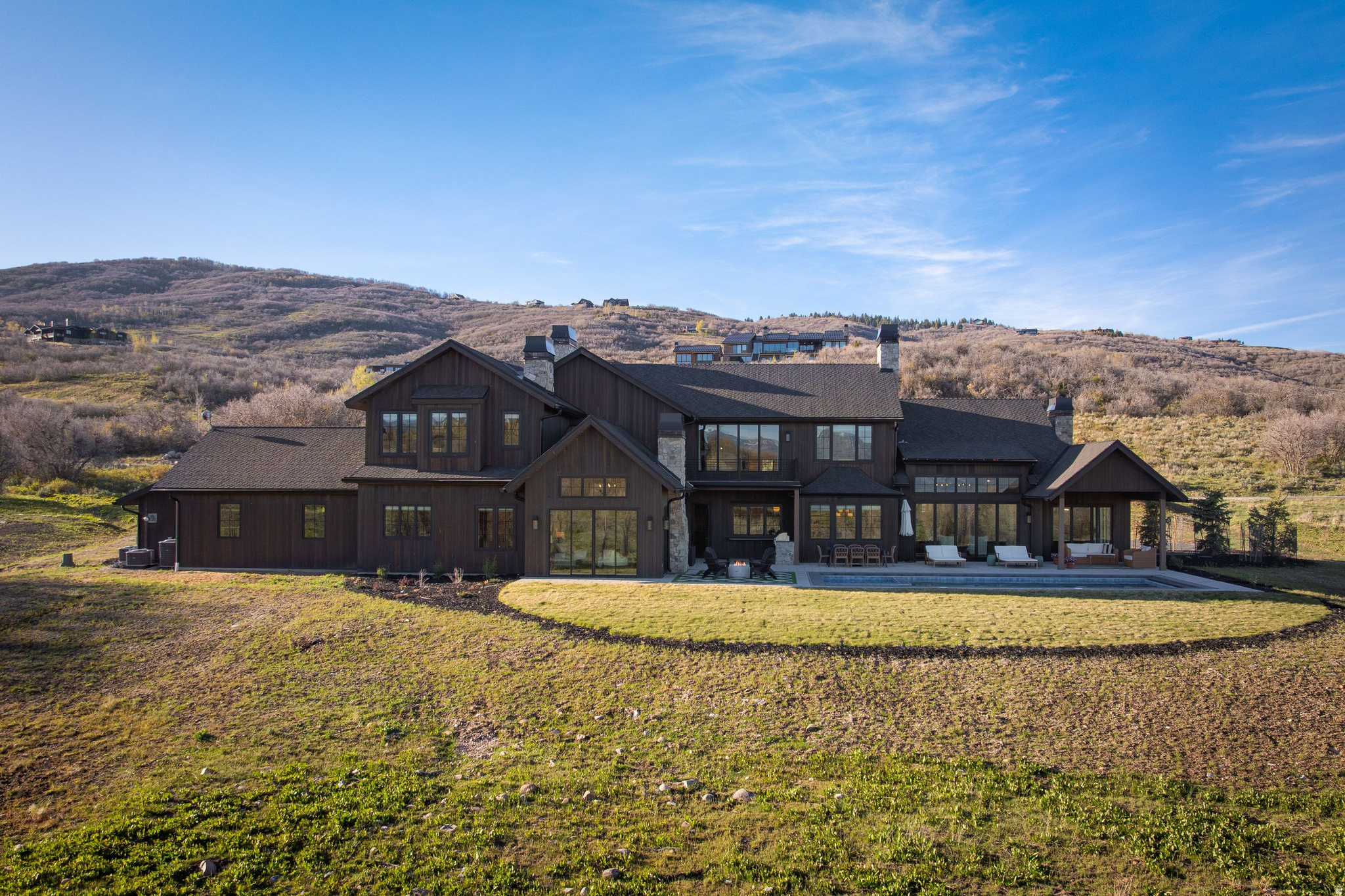 663 W DEER HILL RD