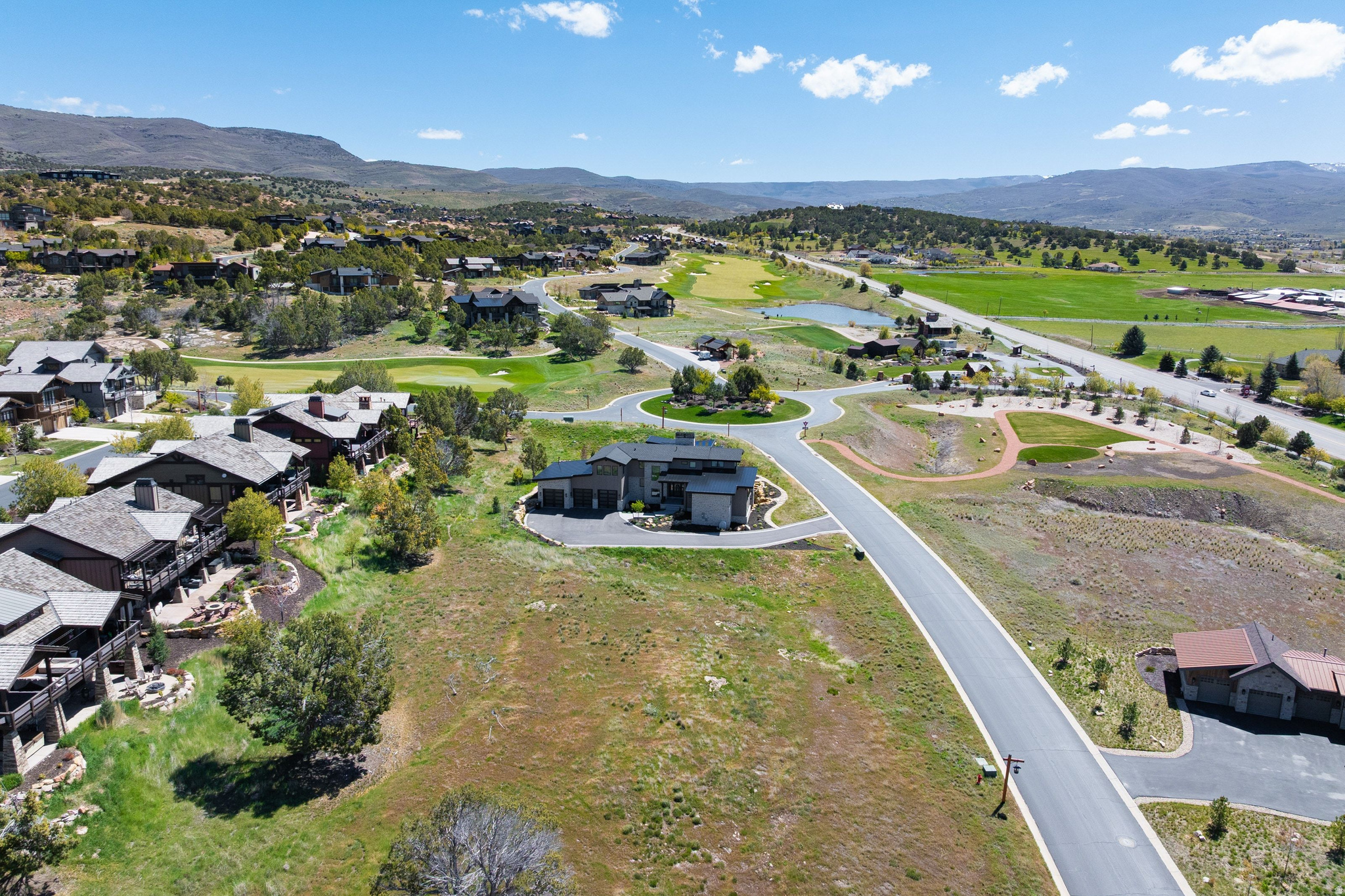 108 N HAYSTACK MOUNTAIN DR Unit: 7