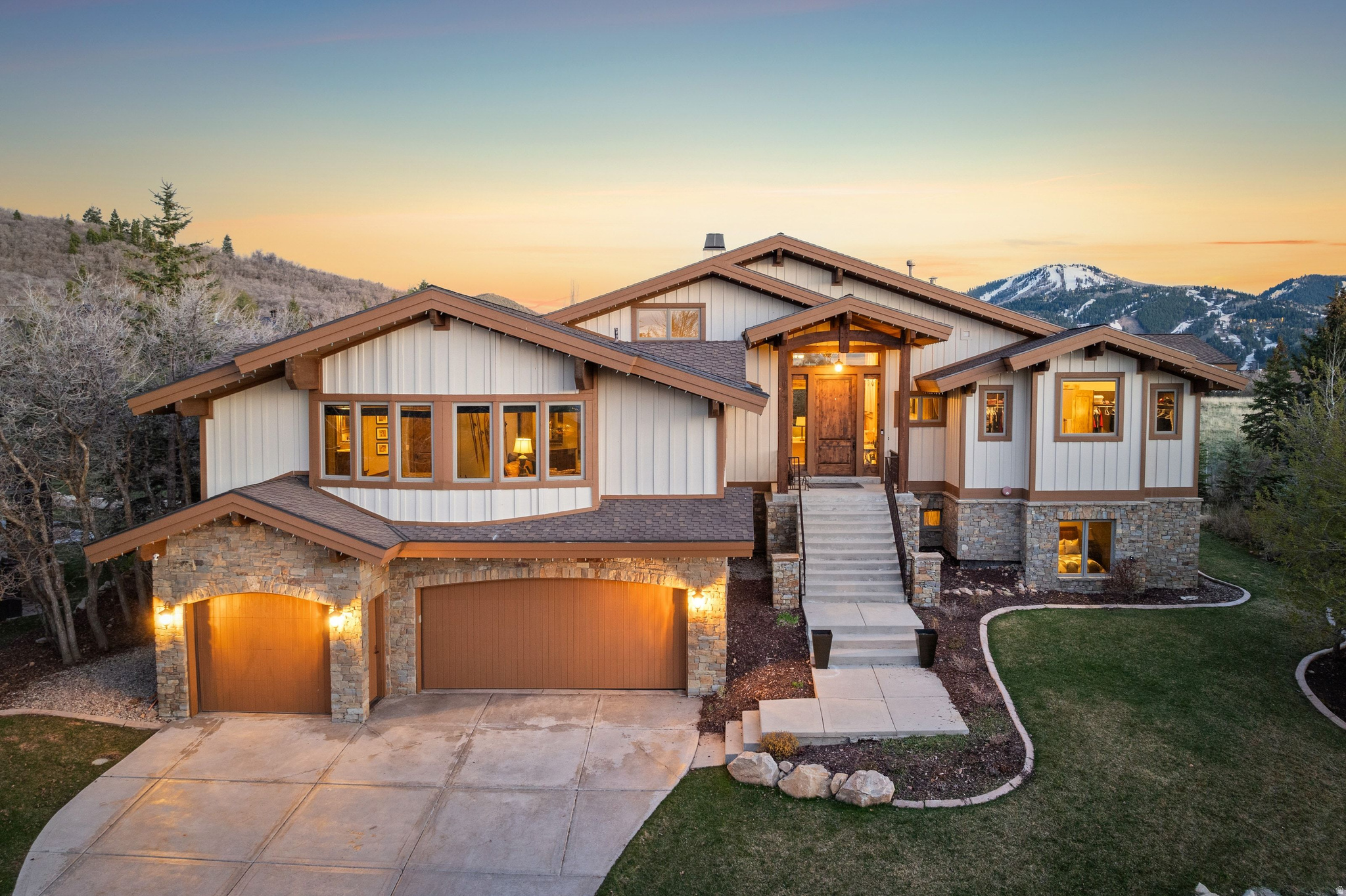 3665 OAKWOOD DR