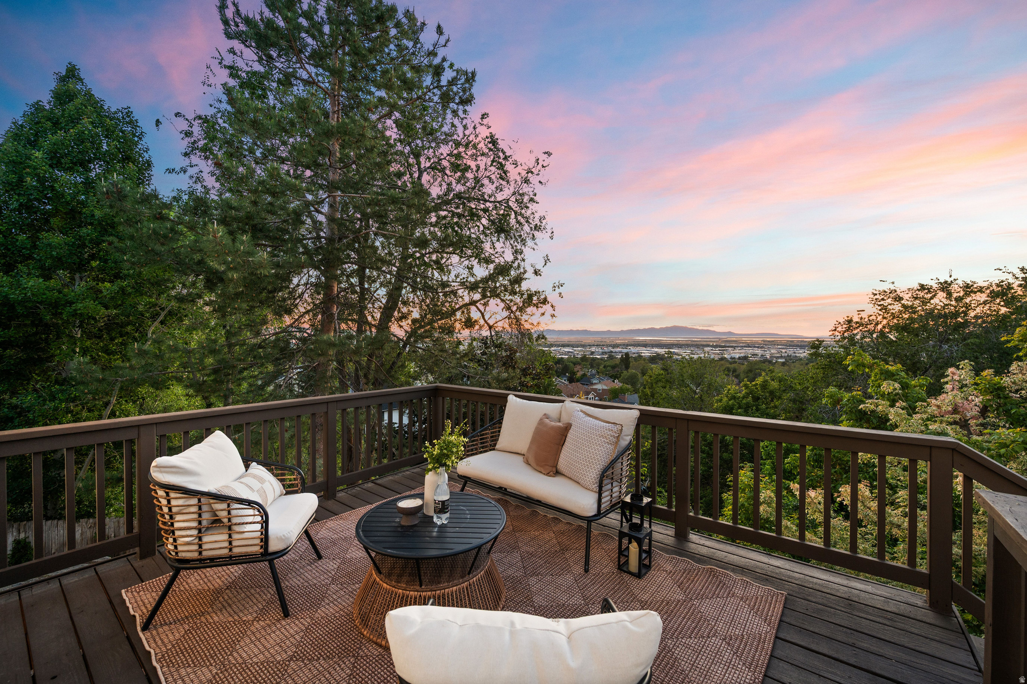 143 N VALLEY VIEW DR