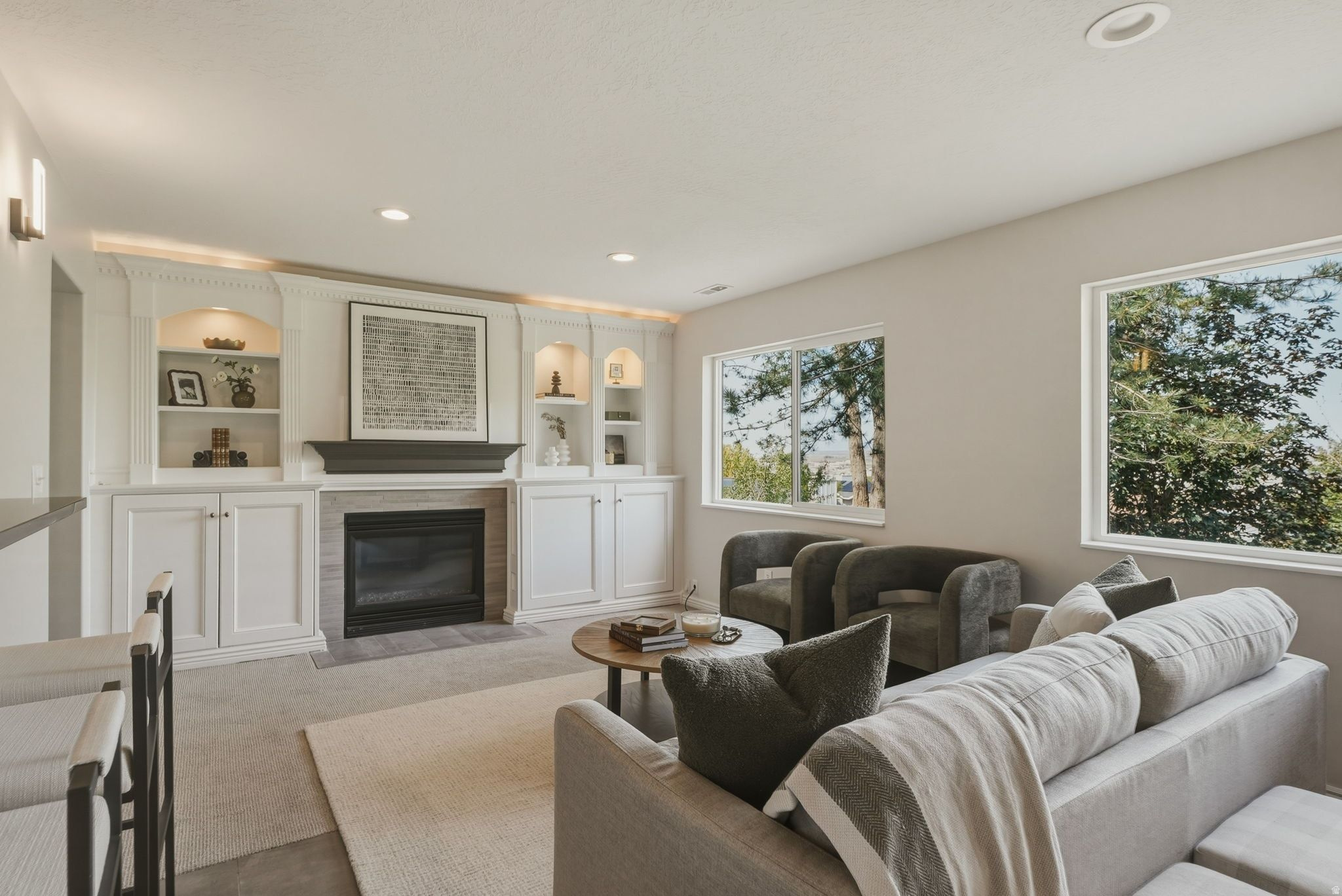 143 N VALLEY VIEW DR