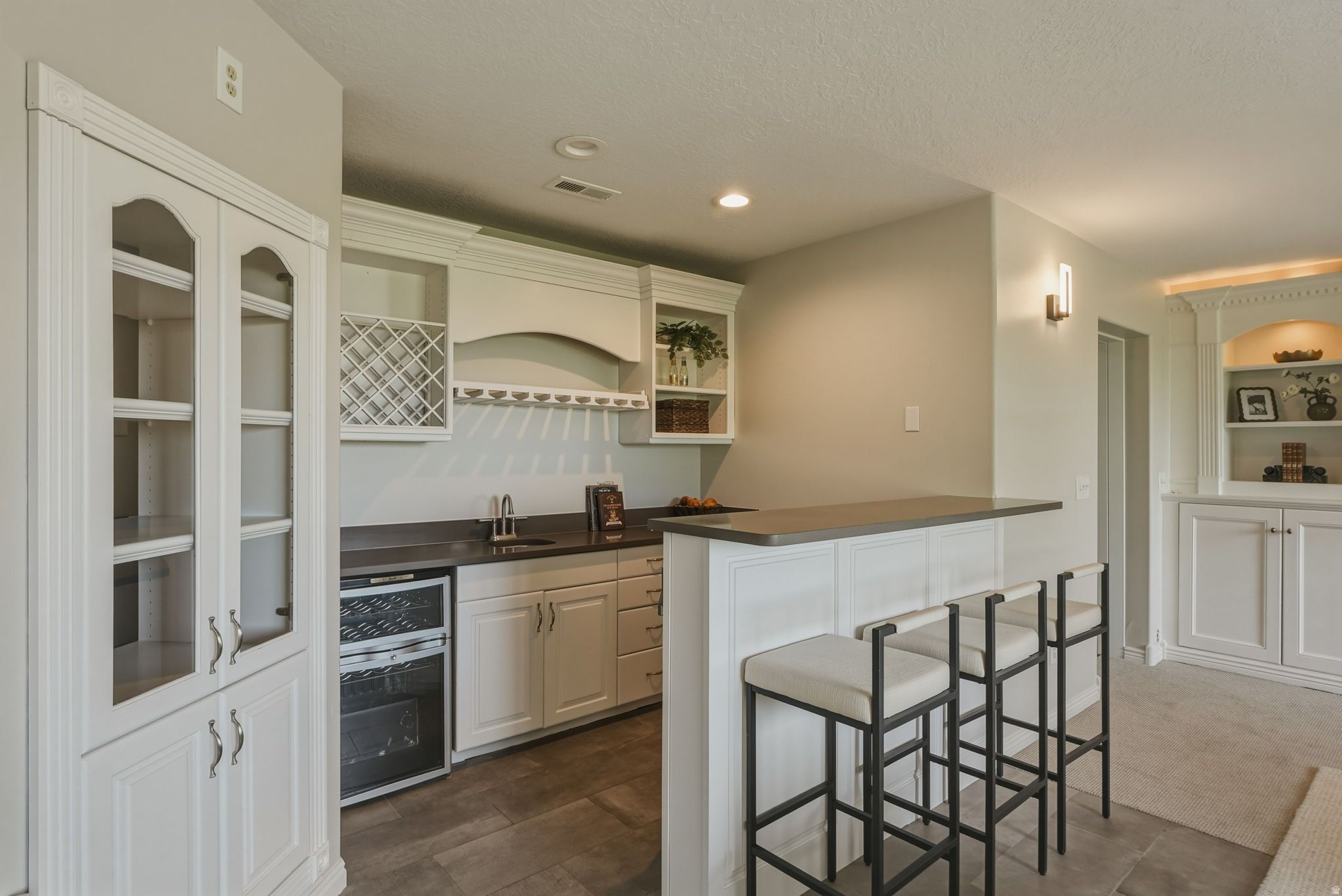 143 N VALLEY VIEW DR