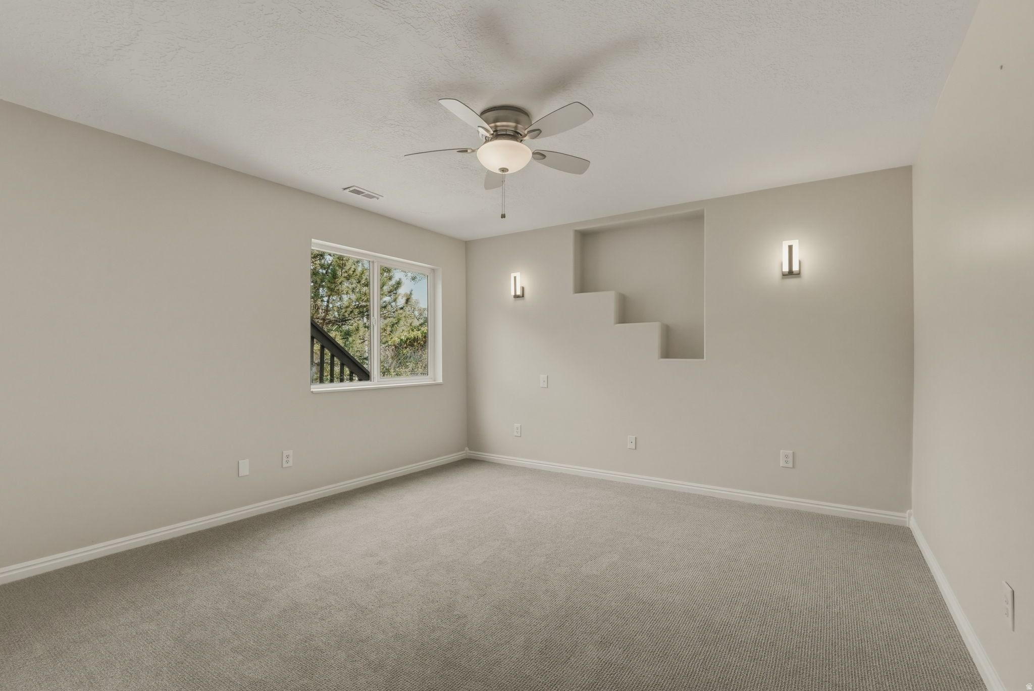 143 N VALLEY VIEW DR
