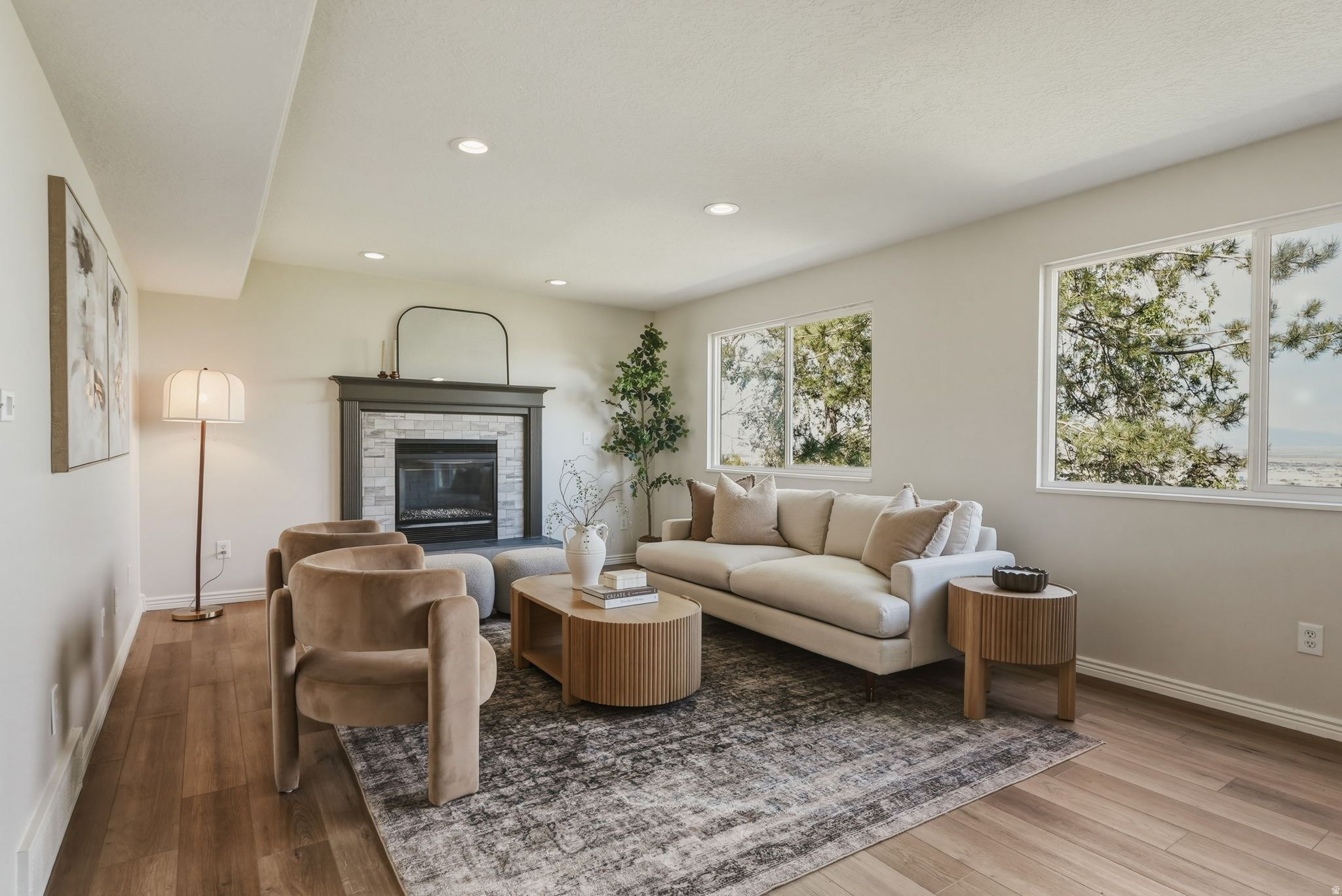 143 N VALLEY VIEW DR