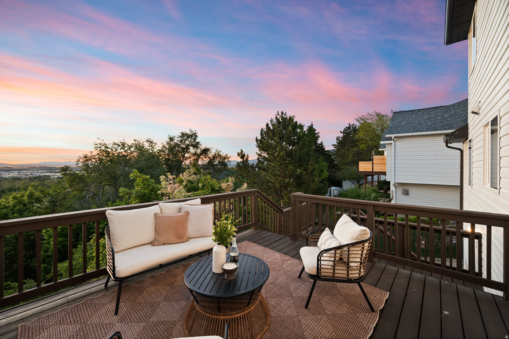 143 N VALLEY VIEW DR