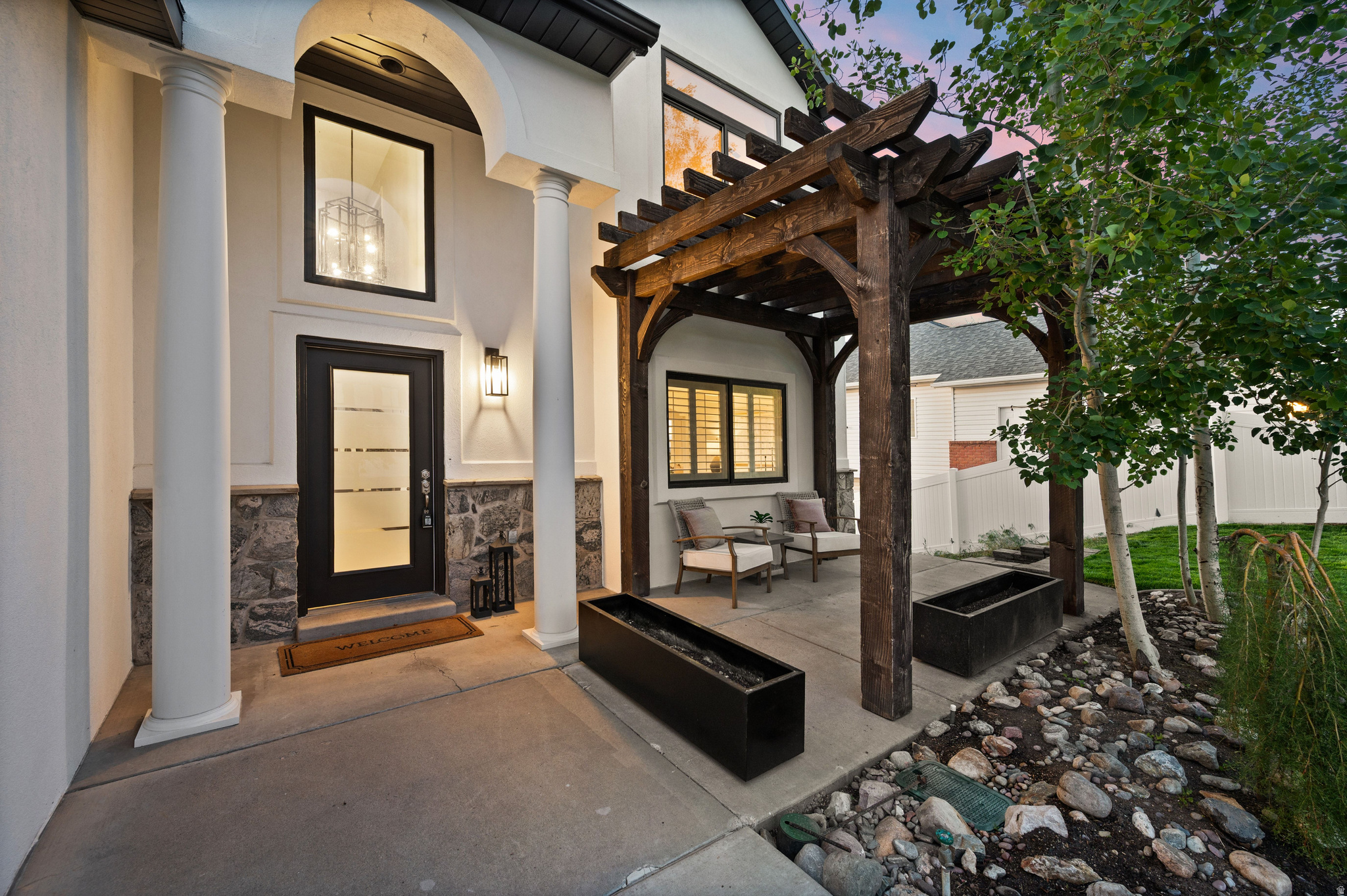 143 N VALLEY VIEW DR