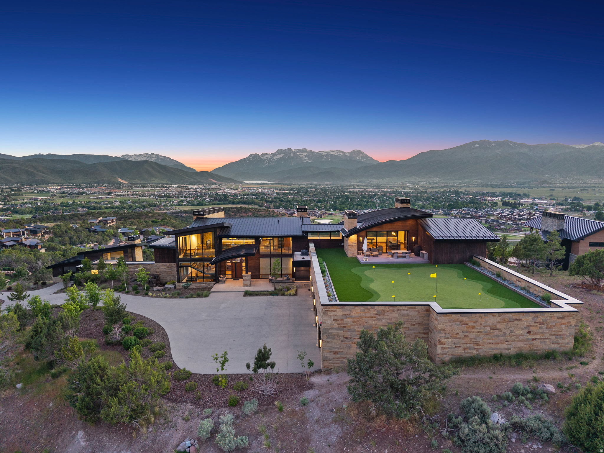 831 N EXPLORER PEAK DR