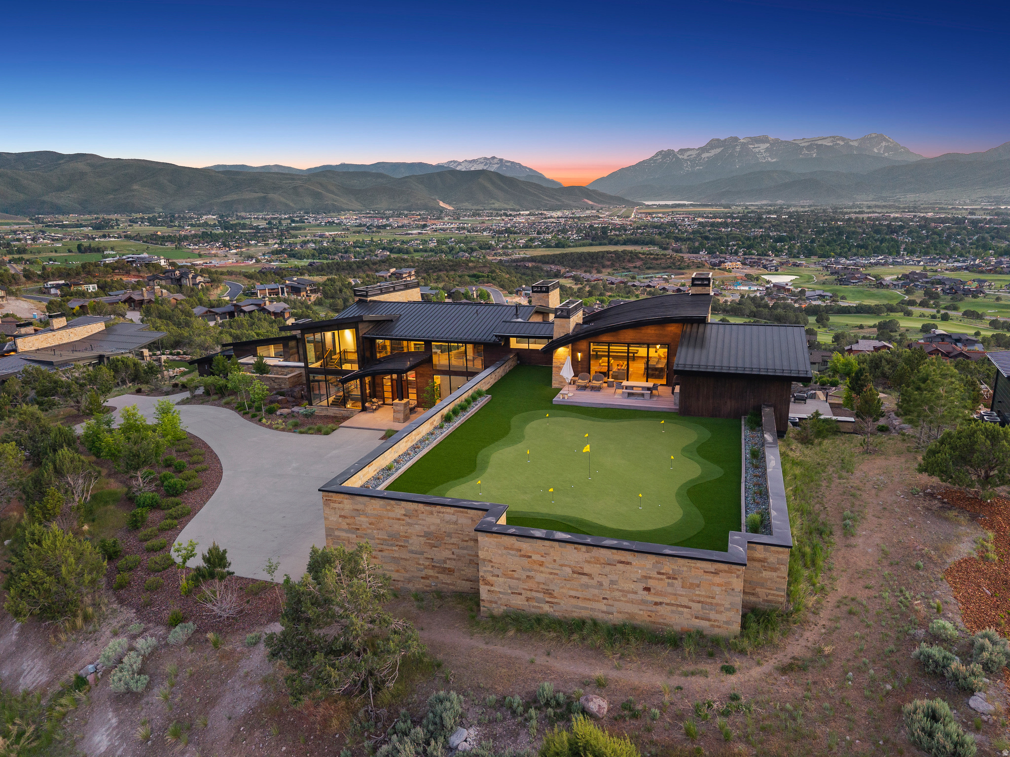 831 N EXPLORER PEAK DR
