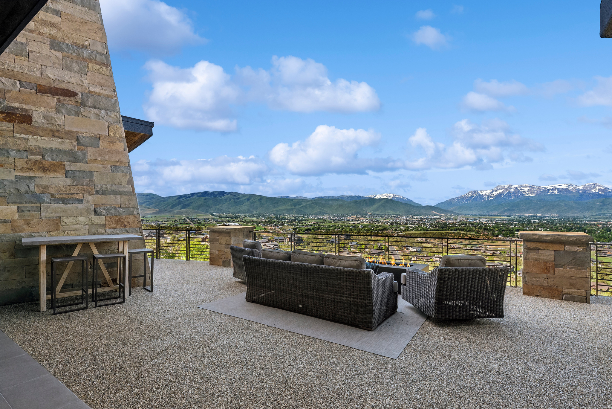 831 N EXPLORER PEAK DR